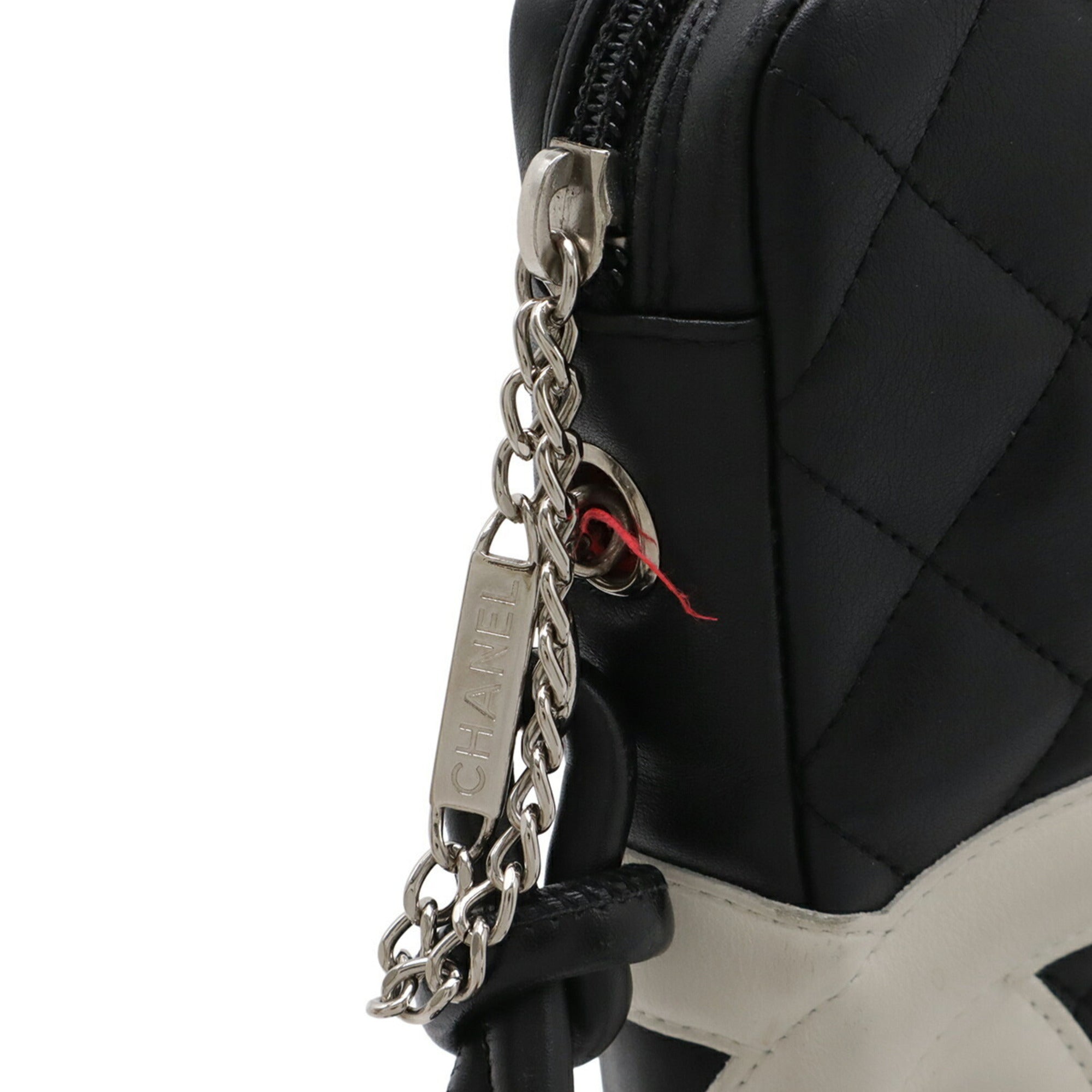 Chanel Black White Leather Shoulder Bag (Pre-Owned)