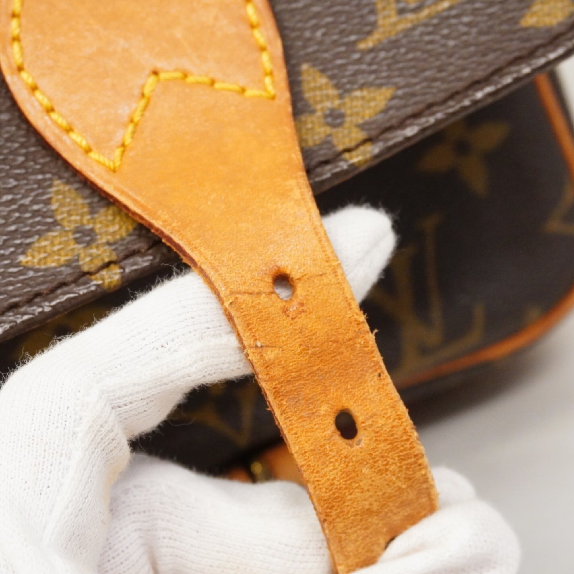 Louis Vuitton Brown Shoulder Bag (Pre-Owned)