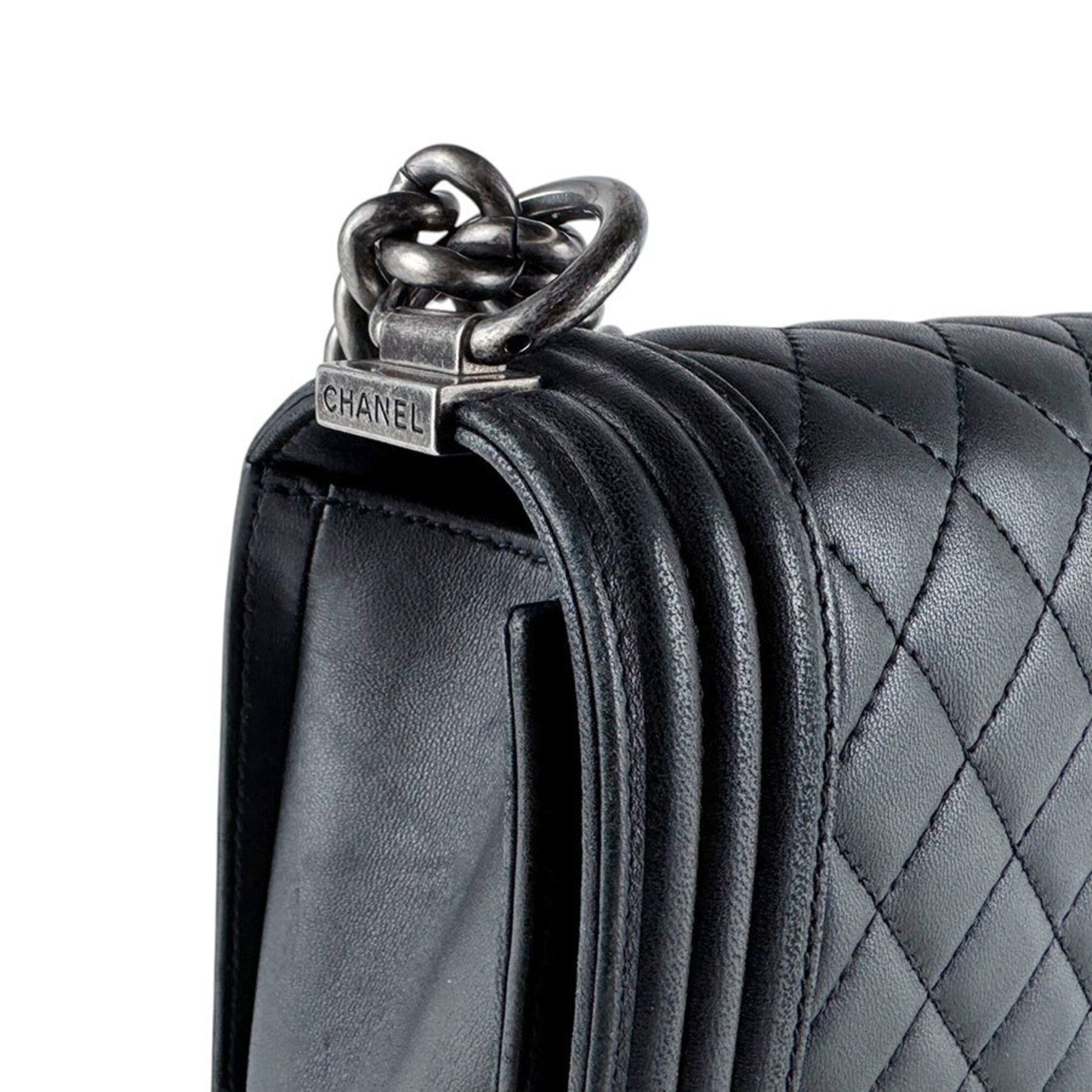 Chanel Black Leather Shoulder Bag (Pre-Owned)