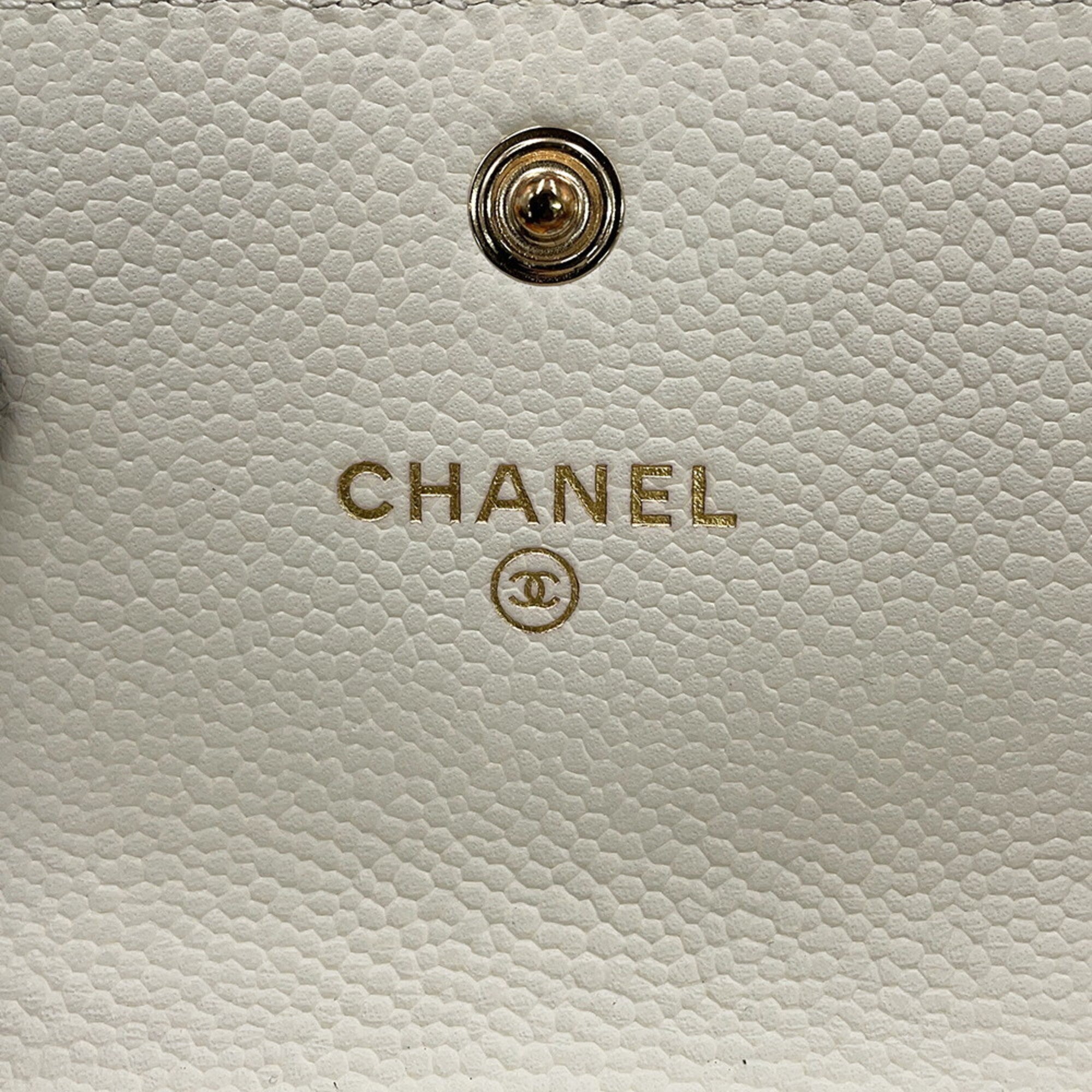 Chanel Matelasse White Grained Calfskin Chain/Shoulder Wallet (Pre-Owned)