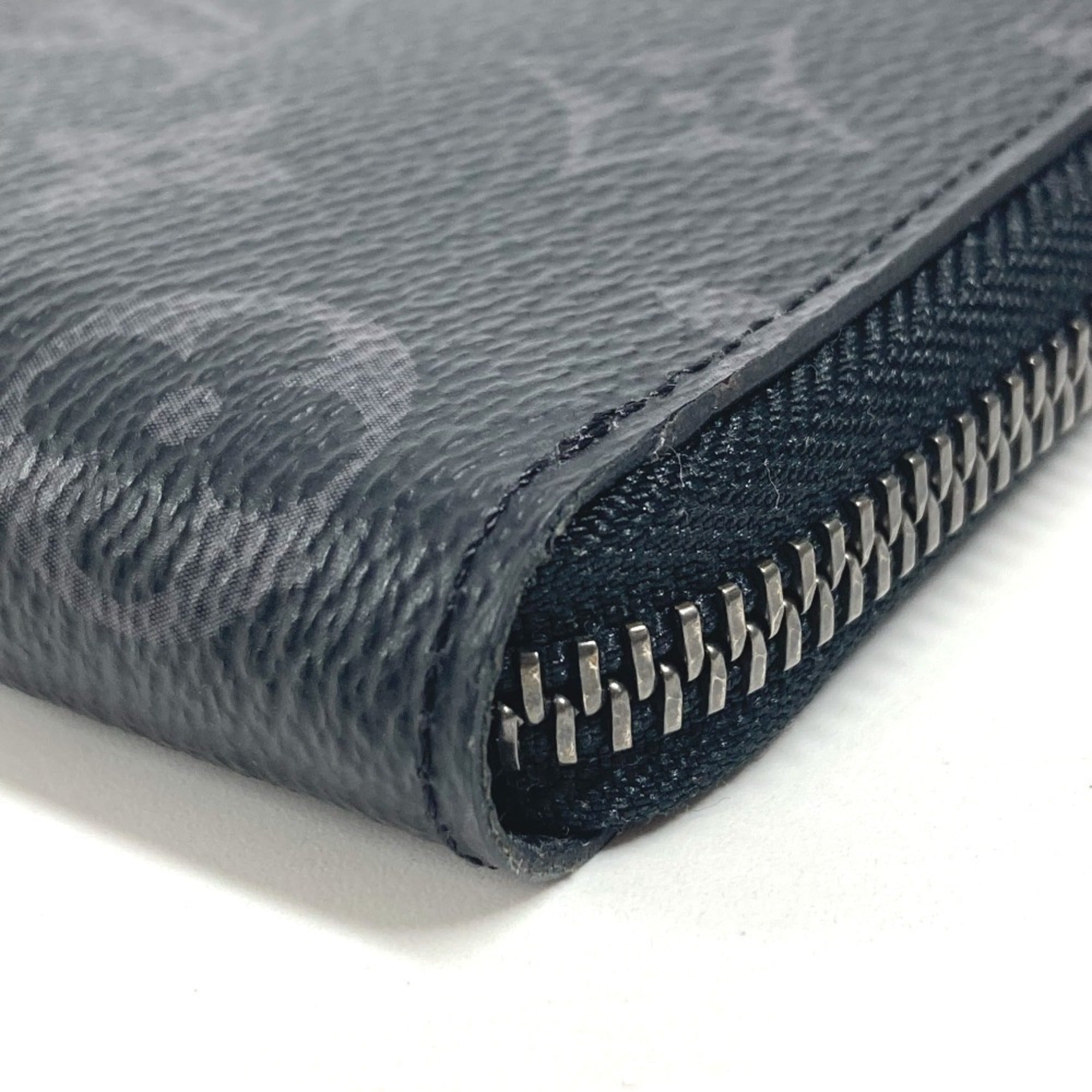 Louis Vuitton Black Monogram Eclipse Canvas Long Wallet (Bi-Fold) (Pre-Owned)