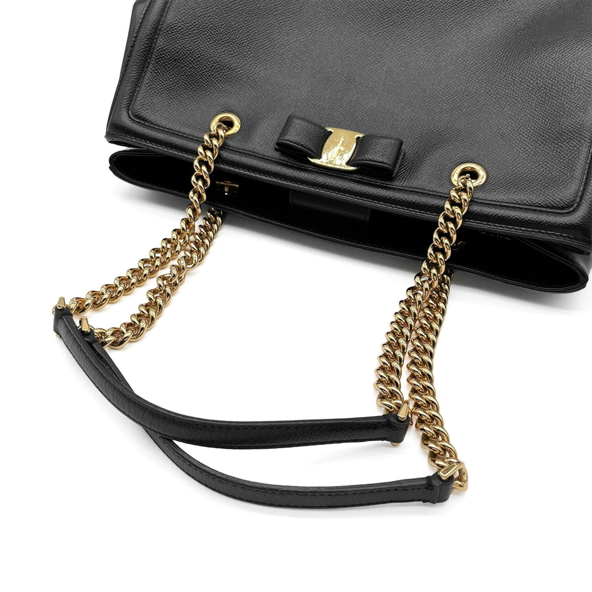 Salvatore Ferragamo Black Leather Shoulder Bag (Pre-Owned)