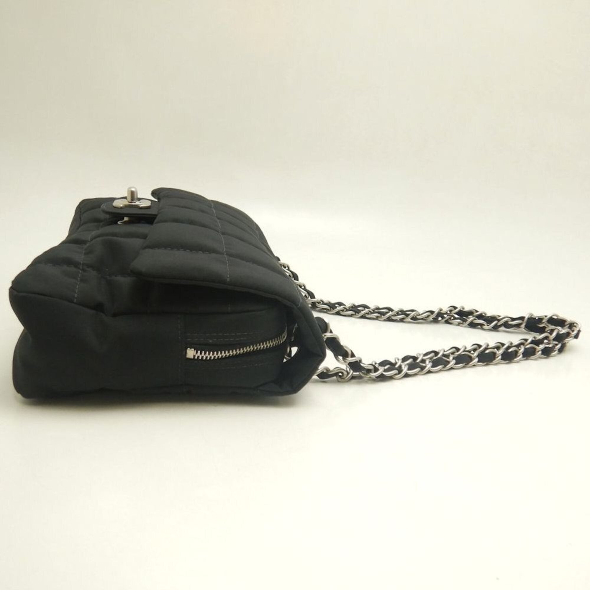 Chanel Chocolate Bar Black Nylon Canvas Shoulder Bag (Pre-Owned)