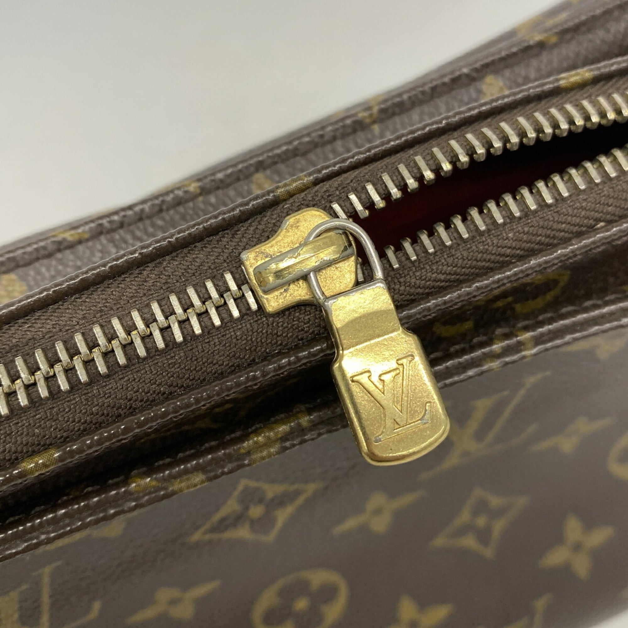 Louis Vuitton Brown Shoulder Bag (Pre-Owned)
