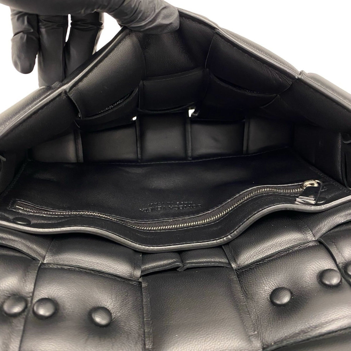 Bottega Veneta Black Leather Pochette Shoulder Bag (Pre-Owned)