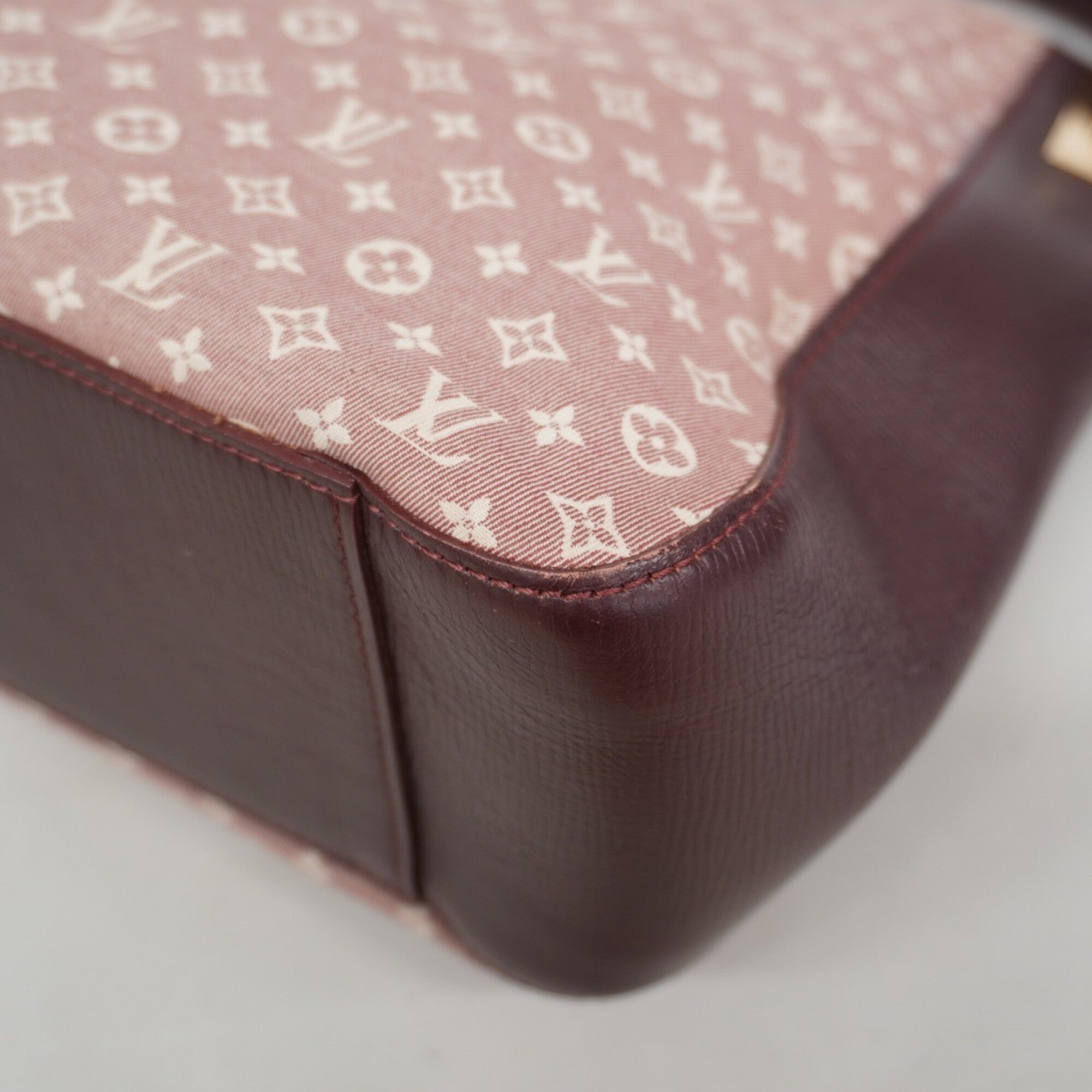 Louis Vuitton Sepia Shoulder Bag (Pre-Owned)