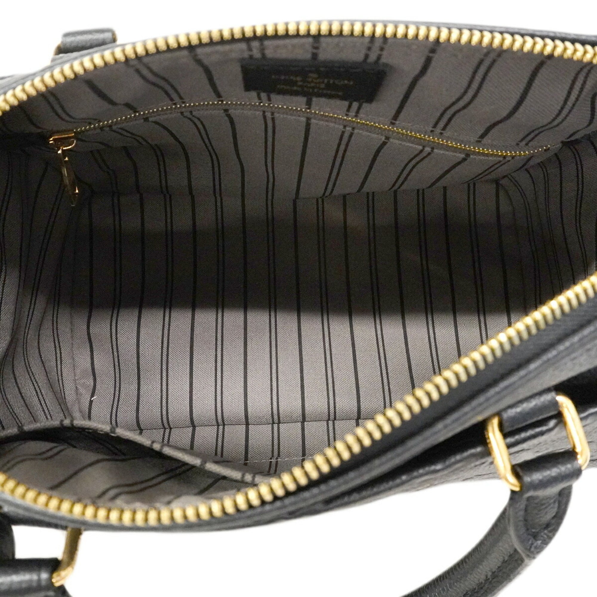 Louis Vuitton Noir Handbag (Pre-Owned)