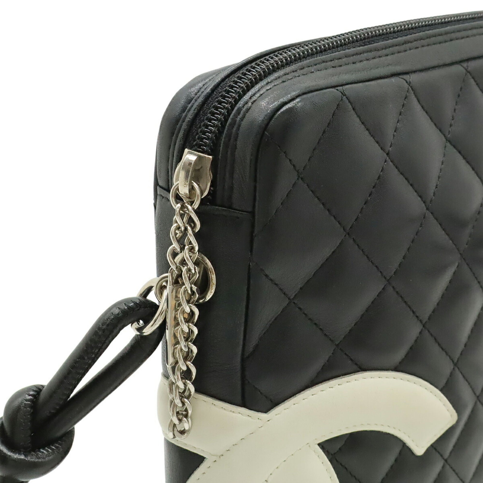 Chanel Black White Shoulder Bag (Pre-Owned)