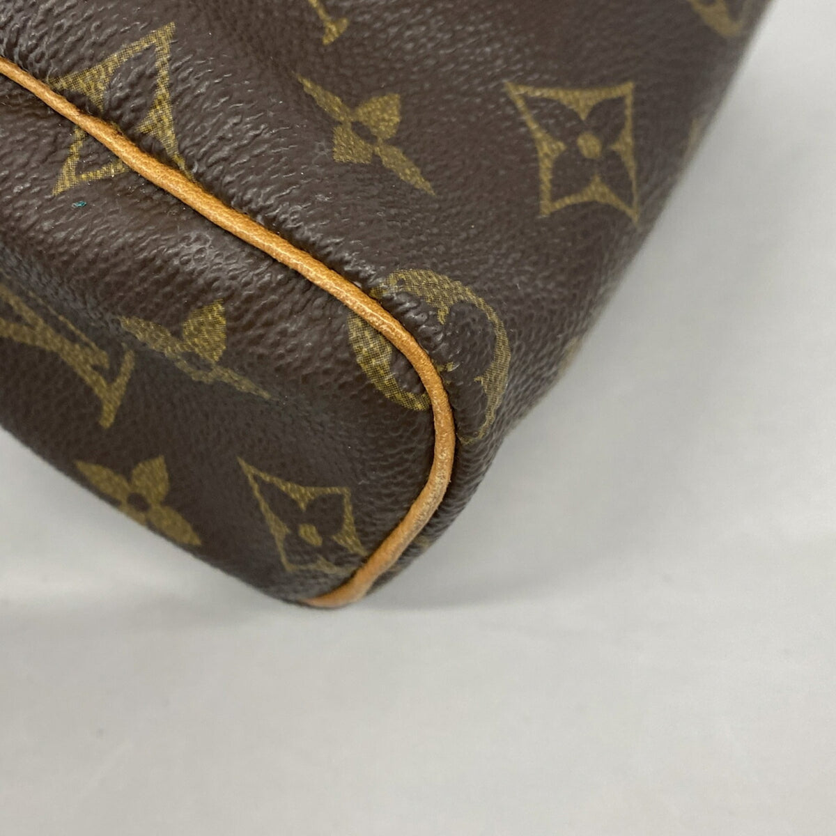 Louis Vuitton Brown Handbag (Pre-Owned)