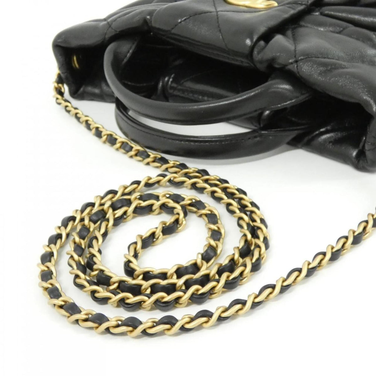 Chanel Black Leather Handbag (Pre-Owned)