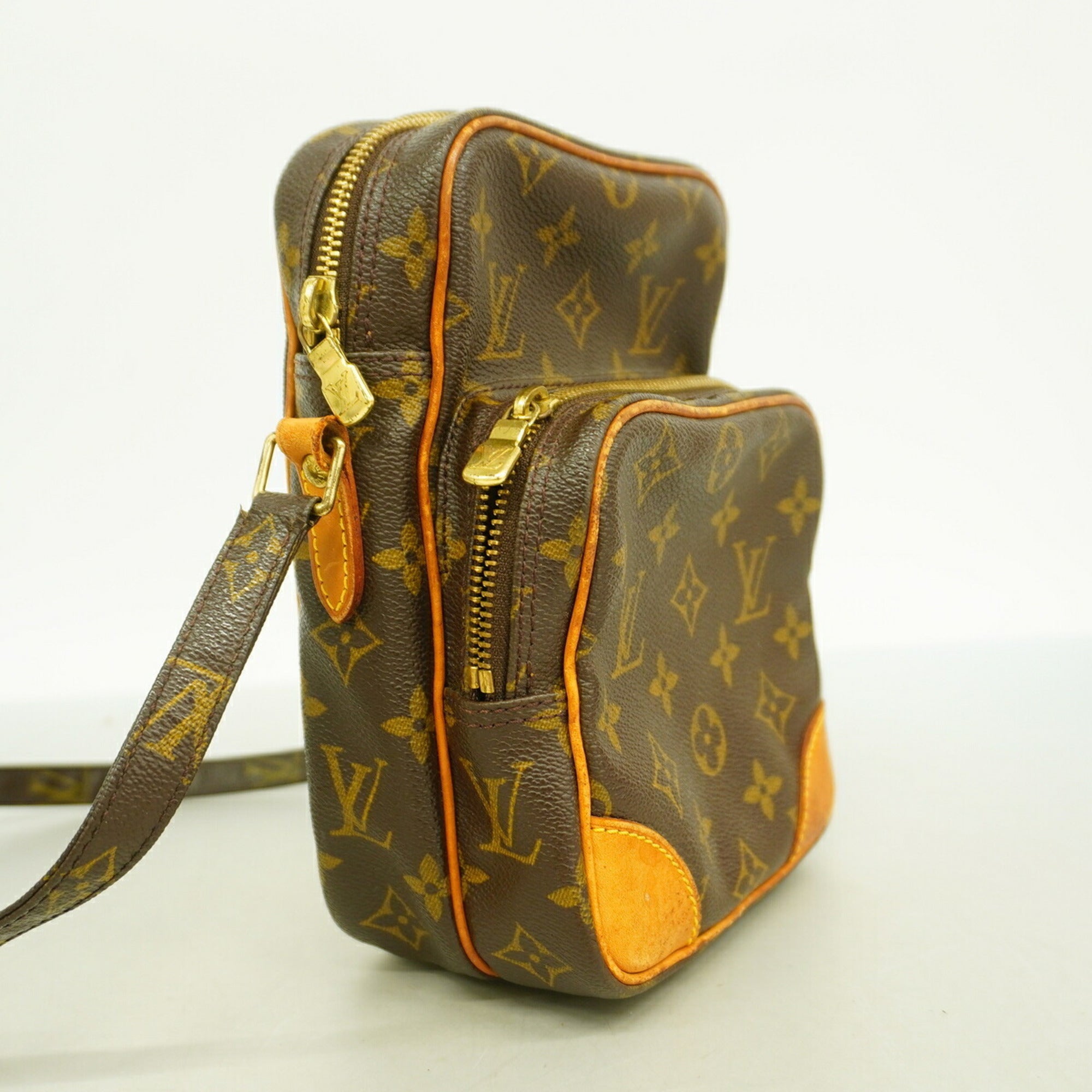 Louis Vuitton Brown Shoulder Bag (Pre-Owned)