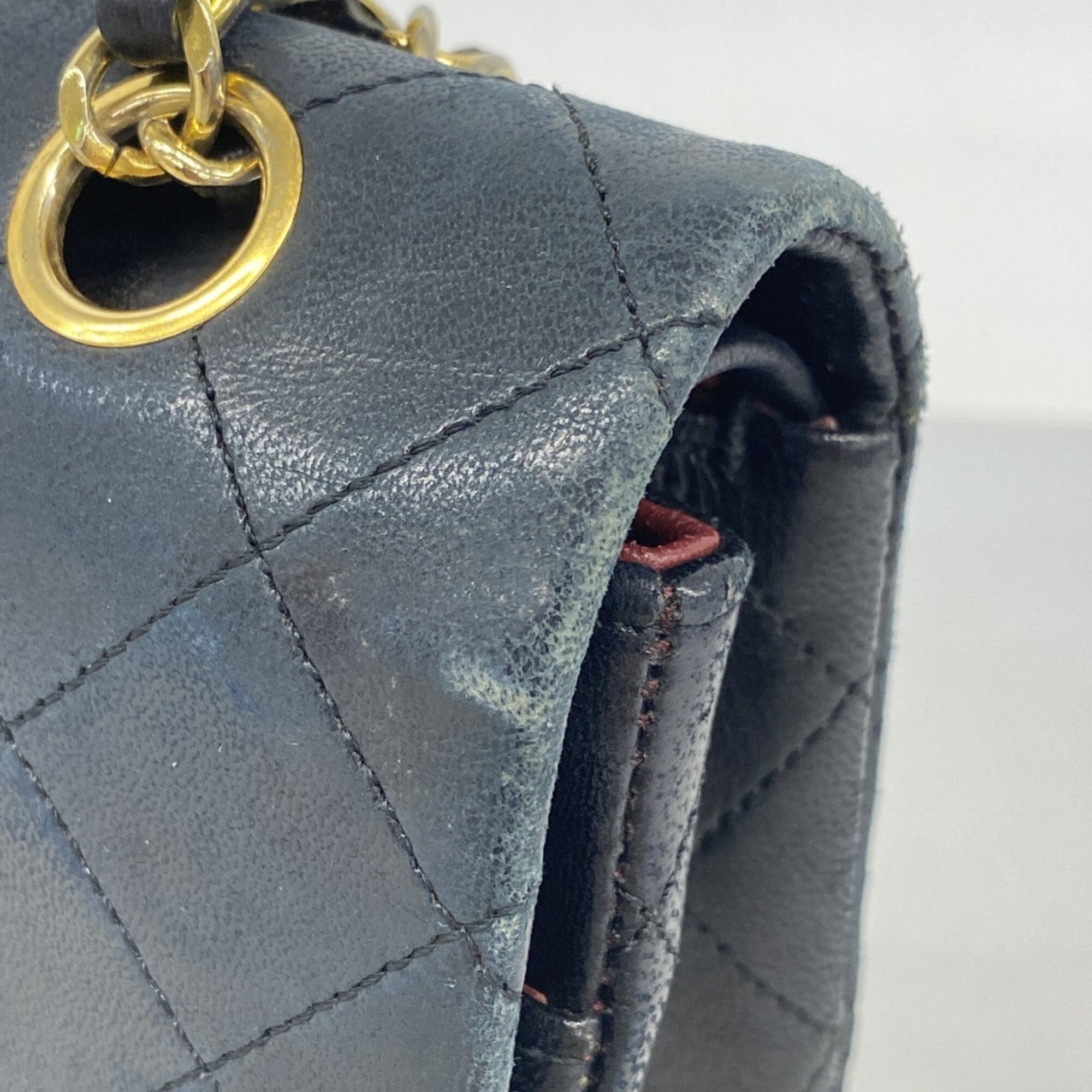 Chanel Black Leather Shoulder Bag (Pre-Owned)