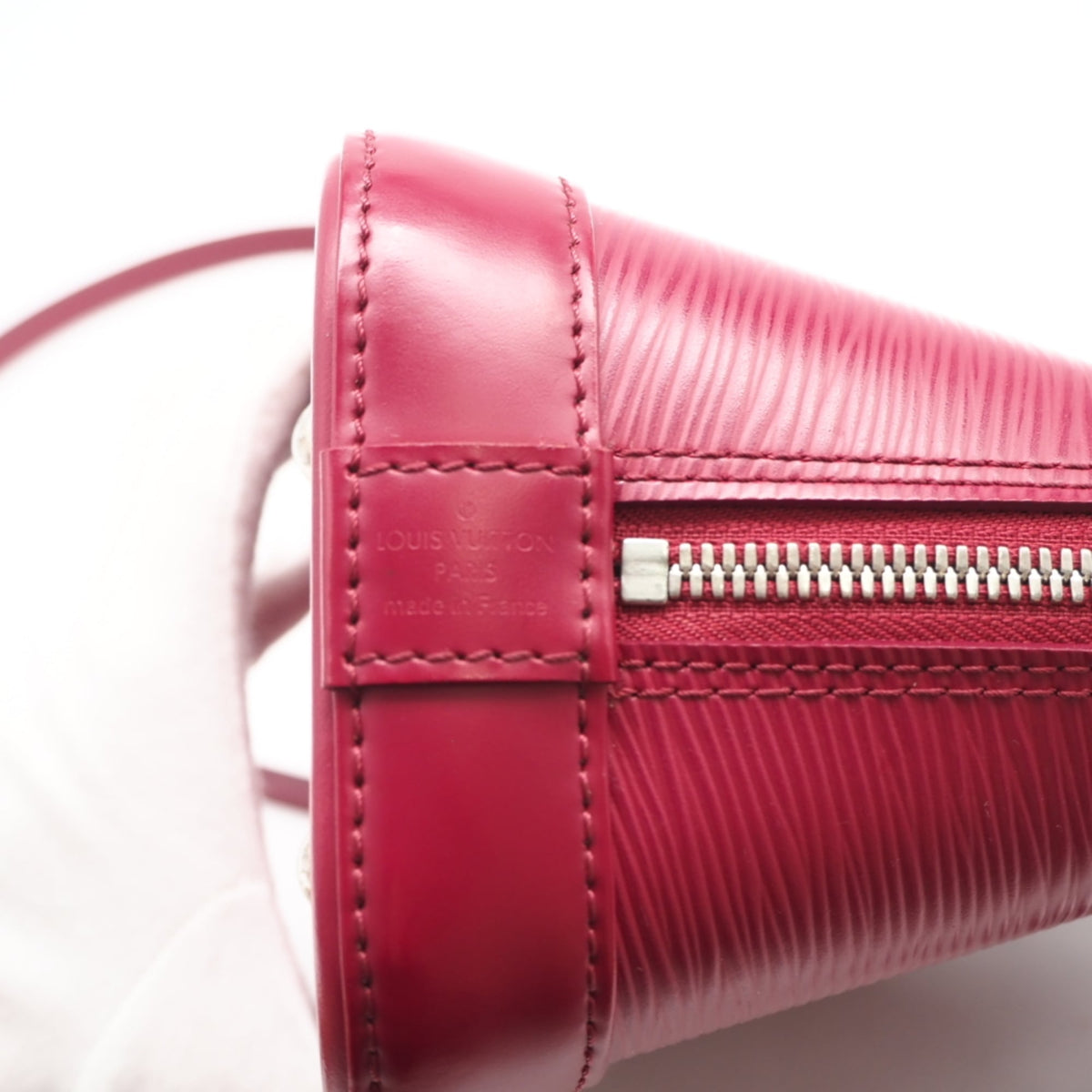 Louis Vuitton Red Color Leather Handbag (Pre-Owned)