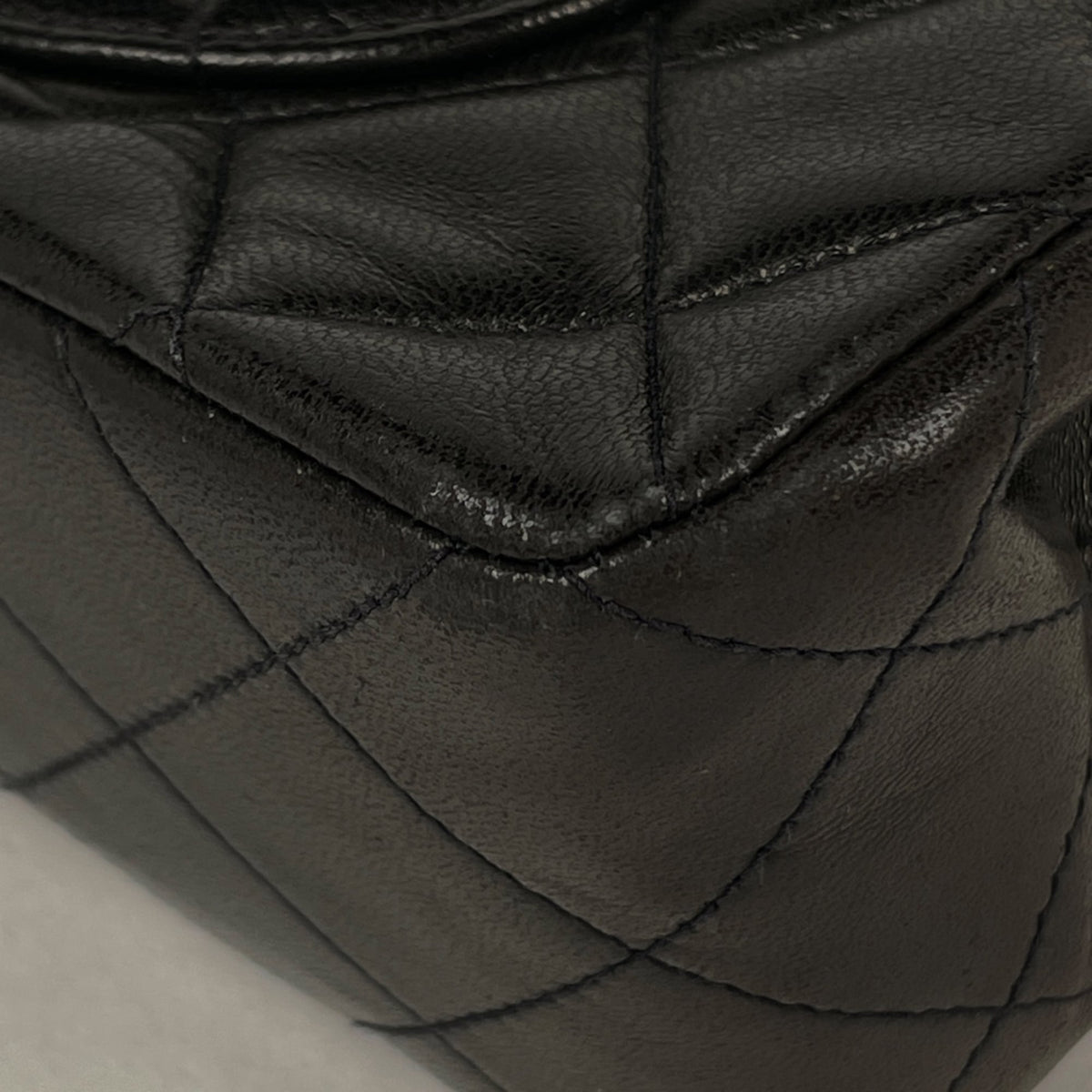 Chanel Matelasse Black Leather Shoulder Bag (Pre-Owned)