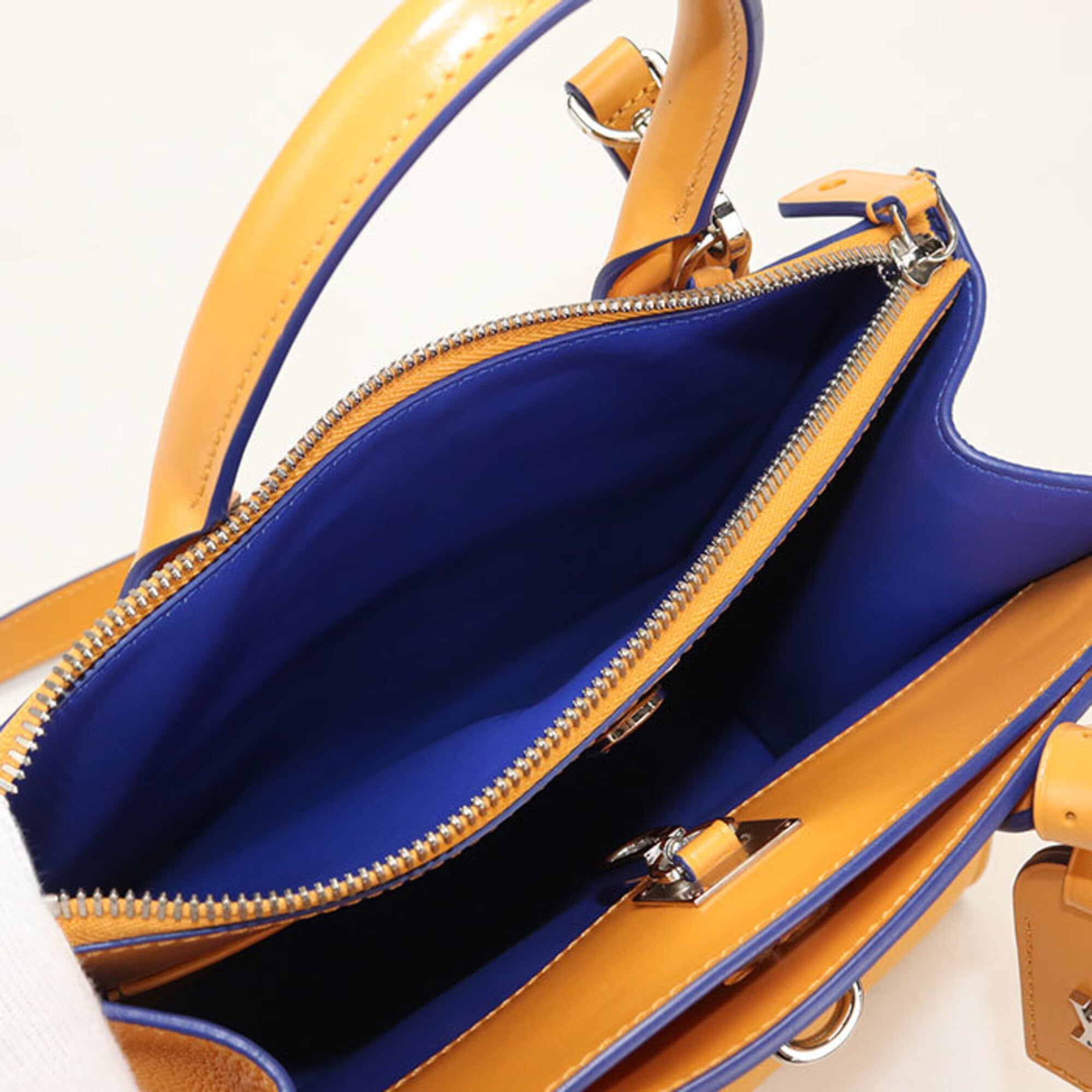 Louis Vuitton Orange Leather Handbag (Pre-Owned)