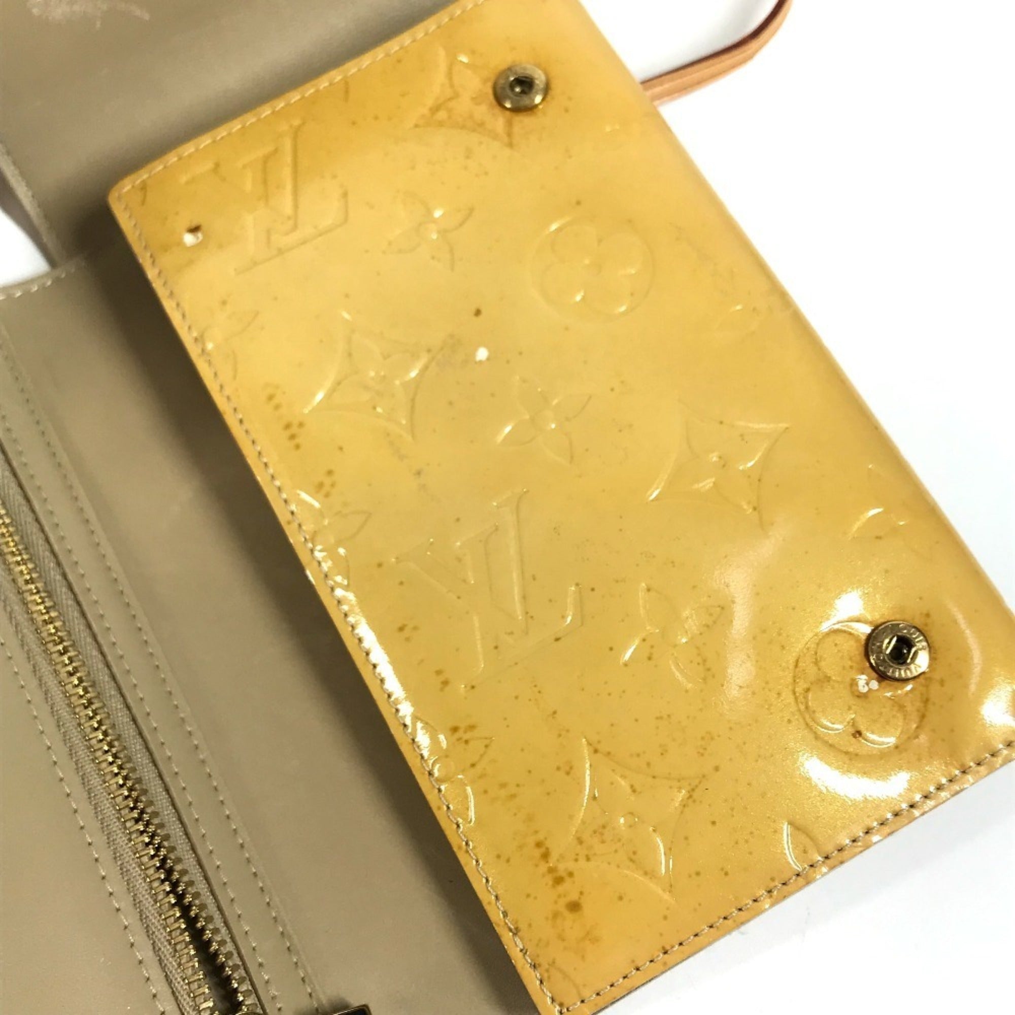 Louis Vuitton Beige Monogram Vernis Pochette Shoulder Bag (Pre-Owned)