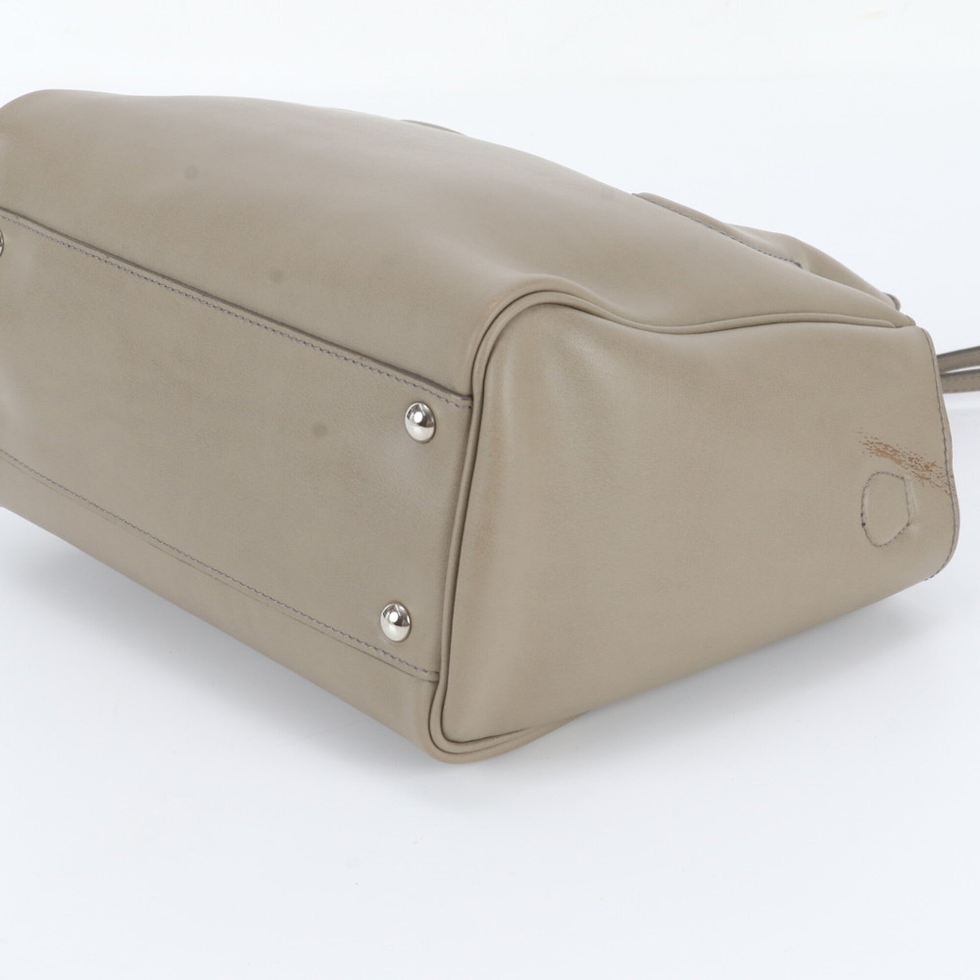 Salvatore Ferragamo Grayish Leather Shoulder Bag (Pre-Owned)