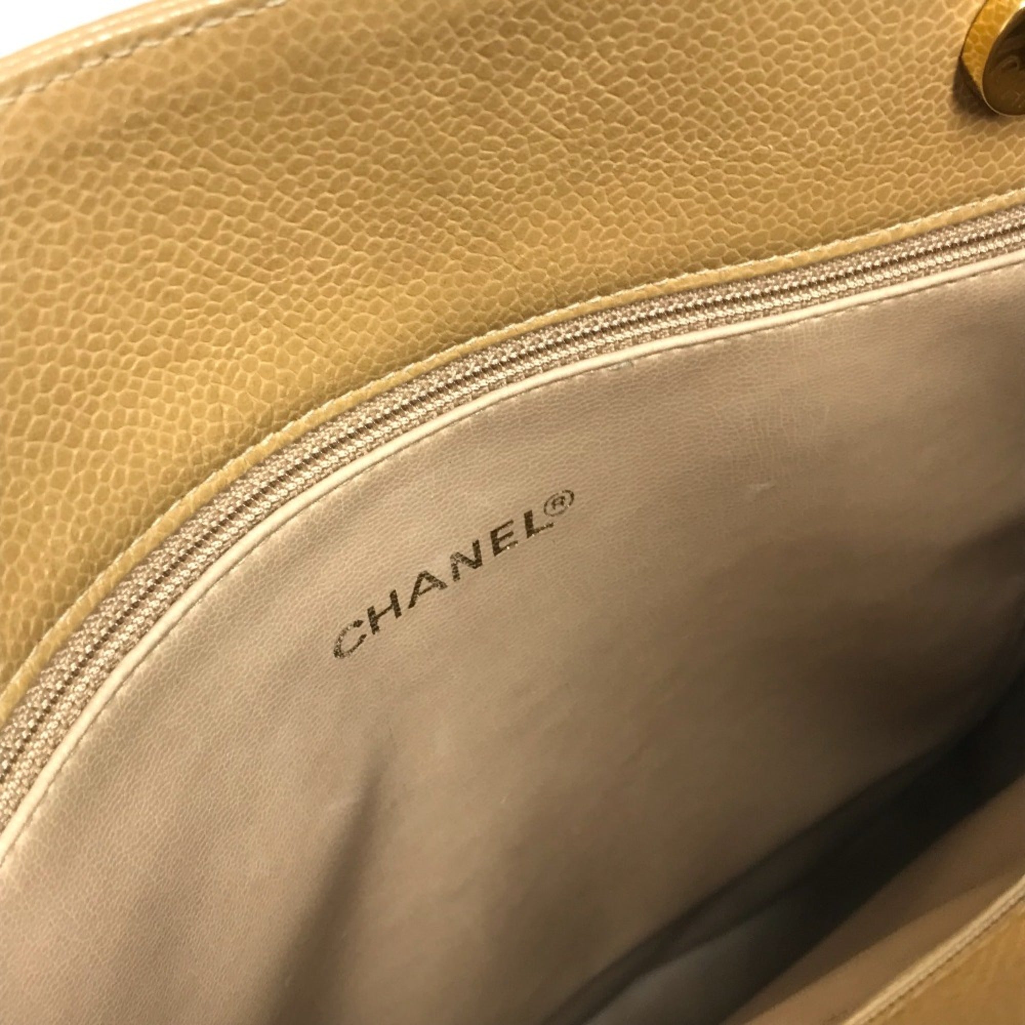 Chanel Beige Leather Shoulder Bag (Pre-Owned)