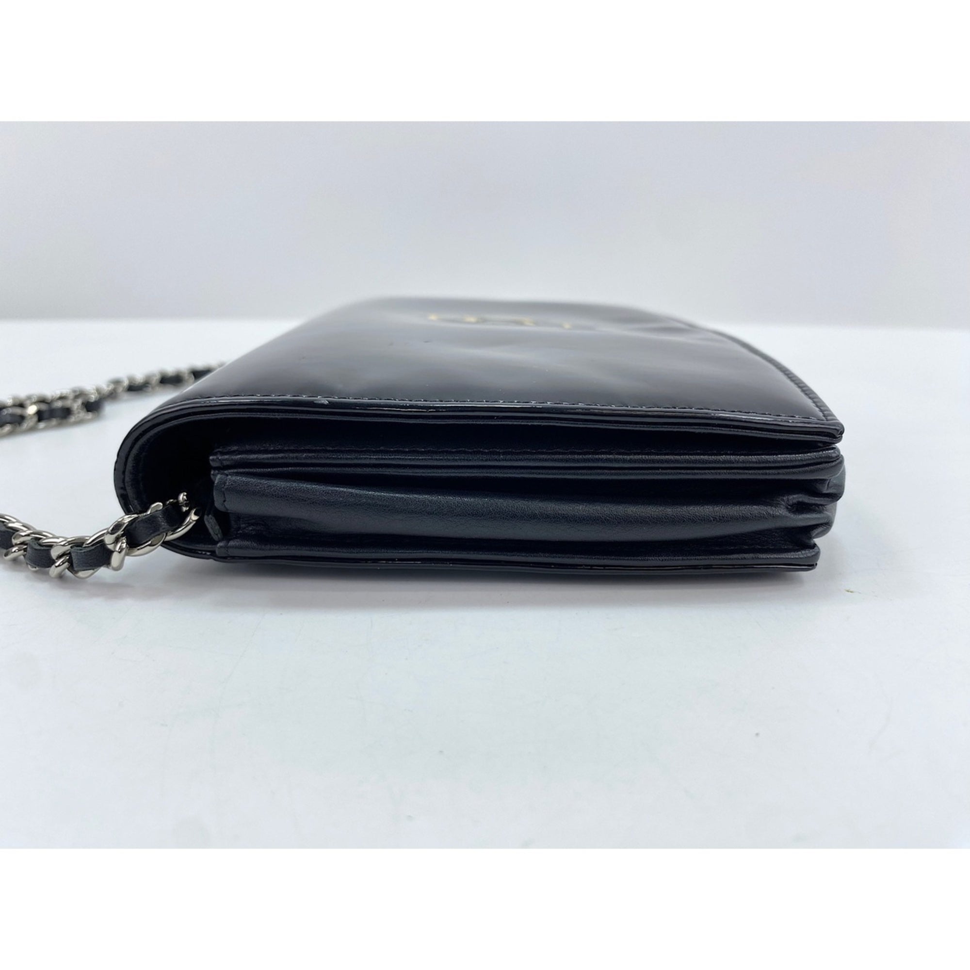 Chanel Black Patent Leather Shoulder Bag (Pre-Owned)