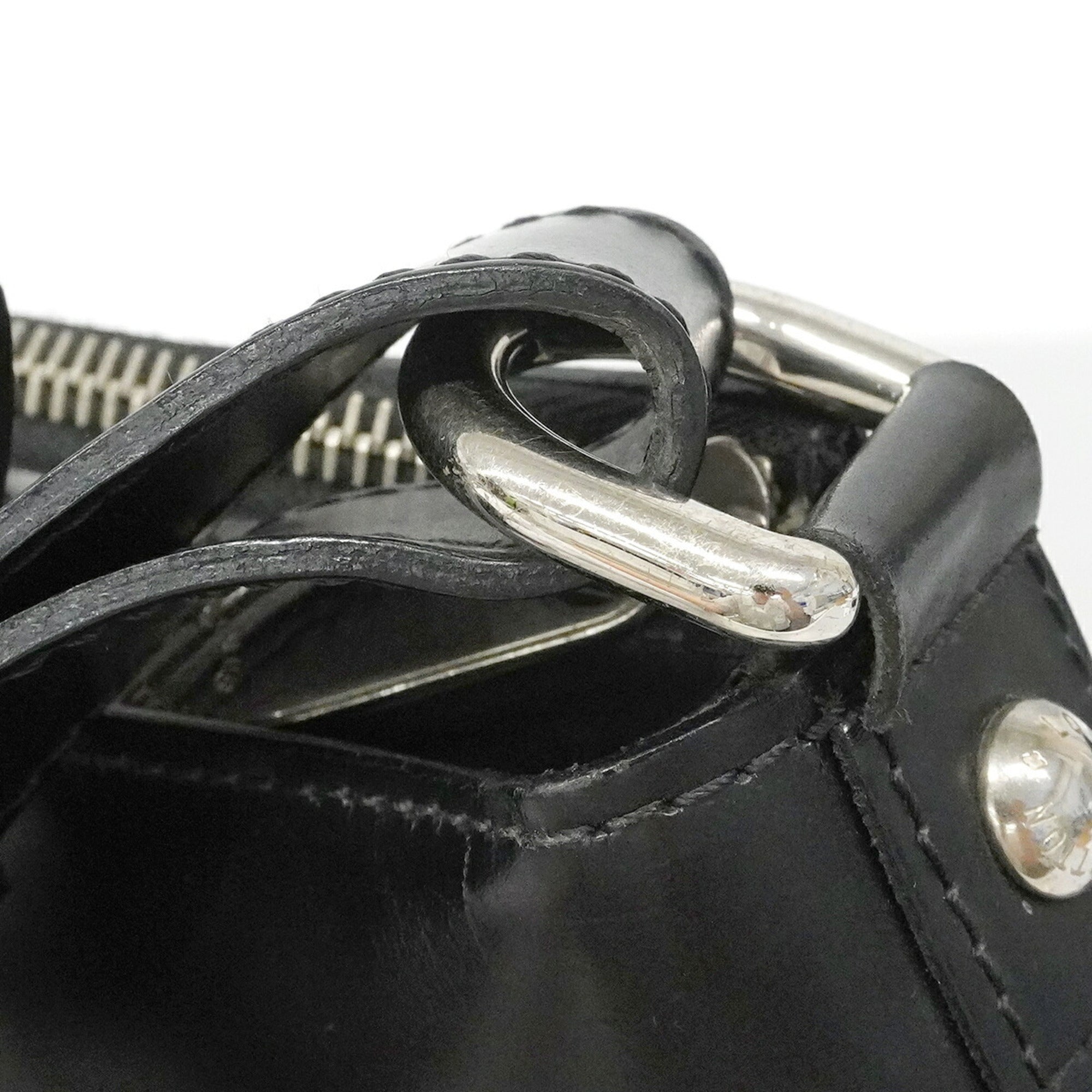 Louis Vuitton Noir Shoulder Bag (Pre-Owned)