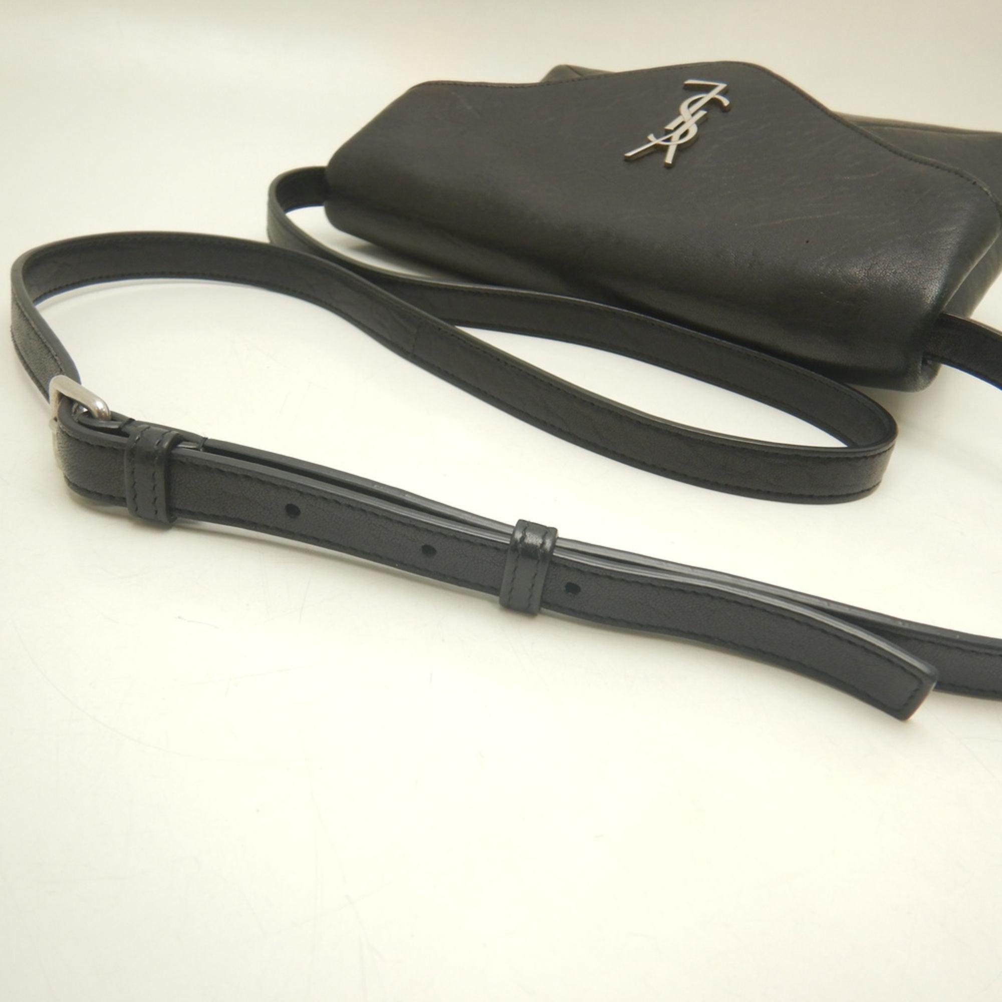 Yves Saint Laurent Black Leather Shoulder Bag (Pre-Owned)