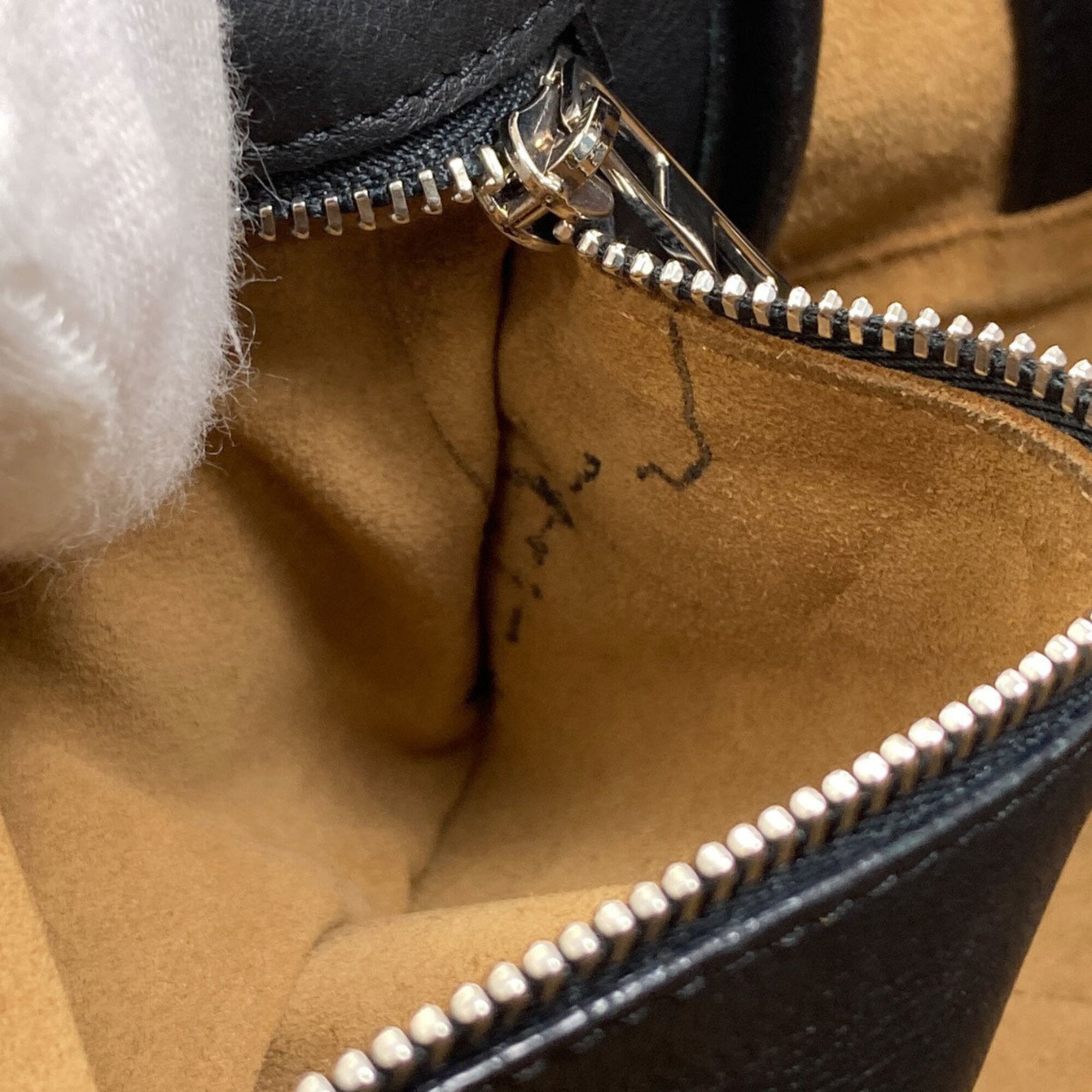 Loewe Black Leather Handbag (Pre-Owned)