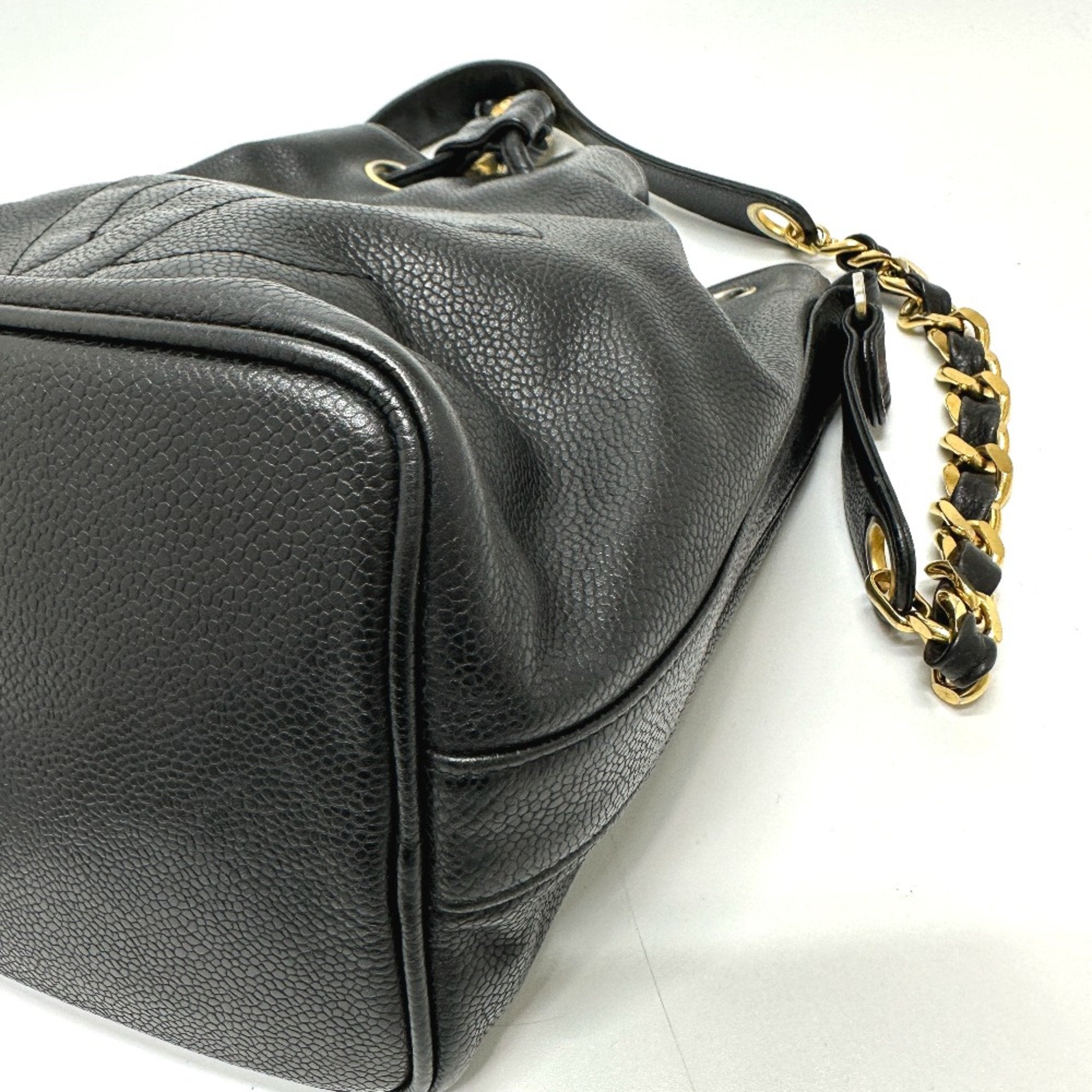 Chanel Black Leather Shoulder Bag (Pre-Owned)