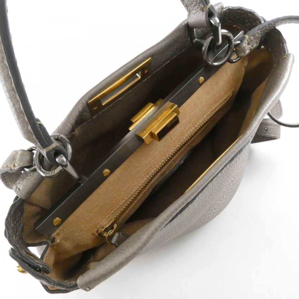 Fendi Silver Leather Handbag (Pre-Owned)