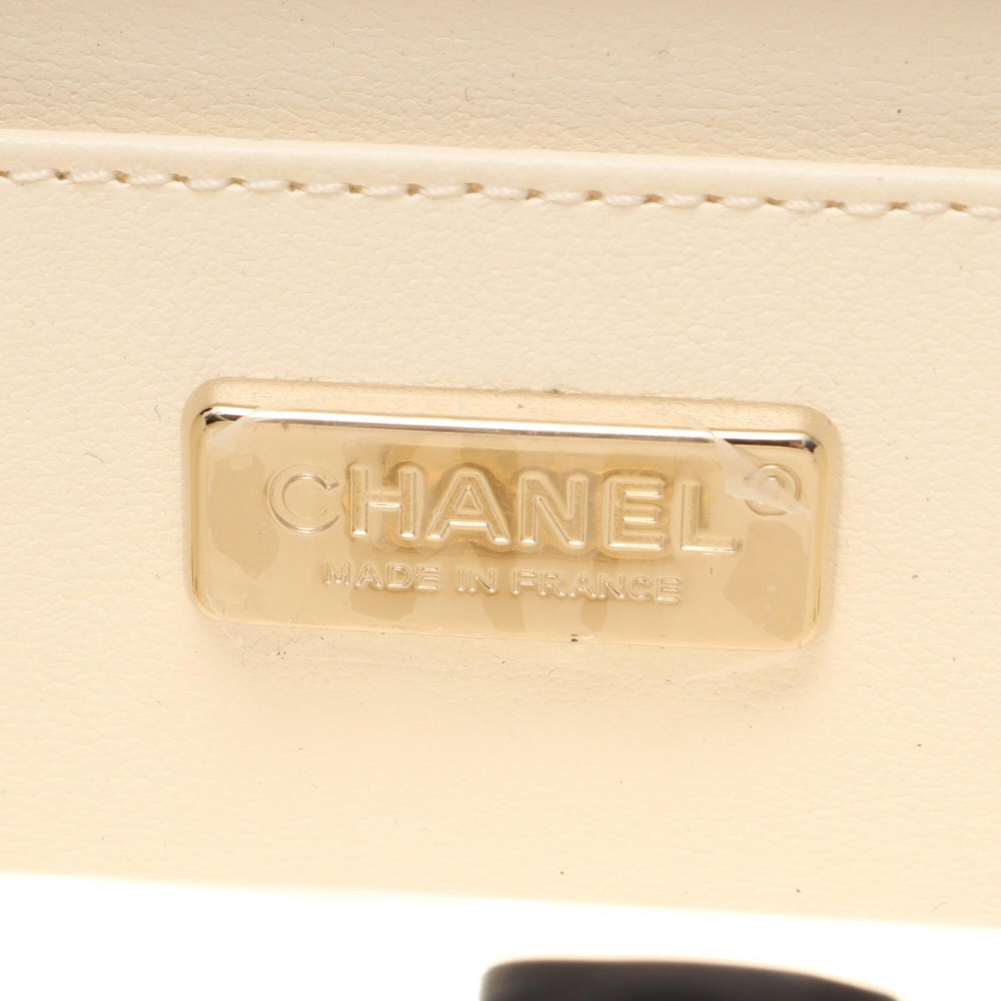 Chanel White Leather Handbag Shoulder Bag (Pre-Owned)