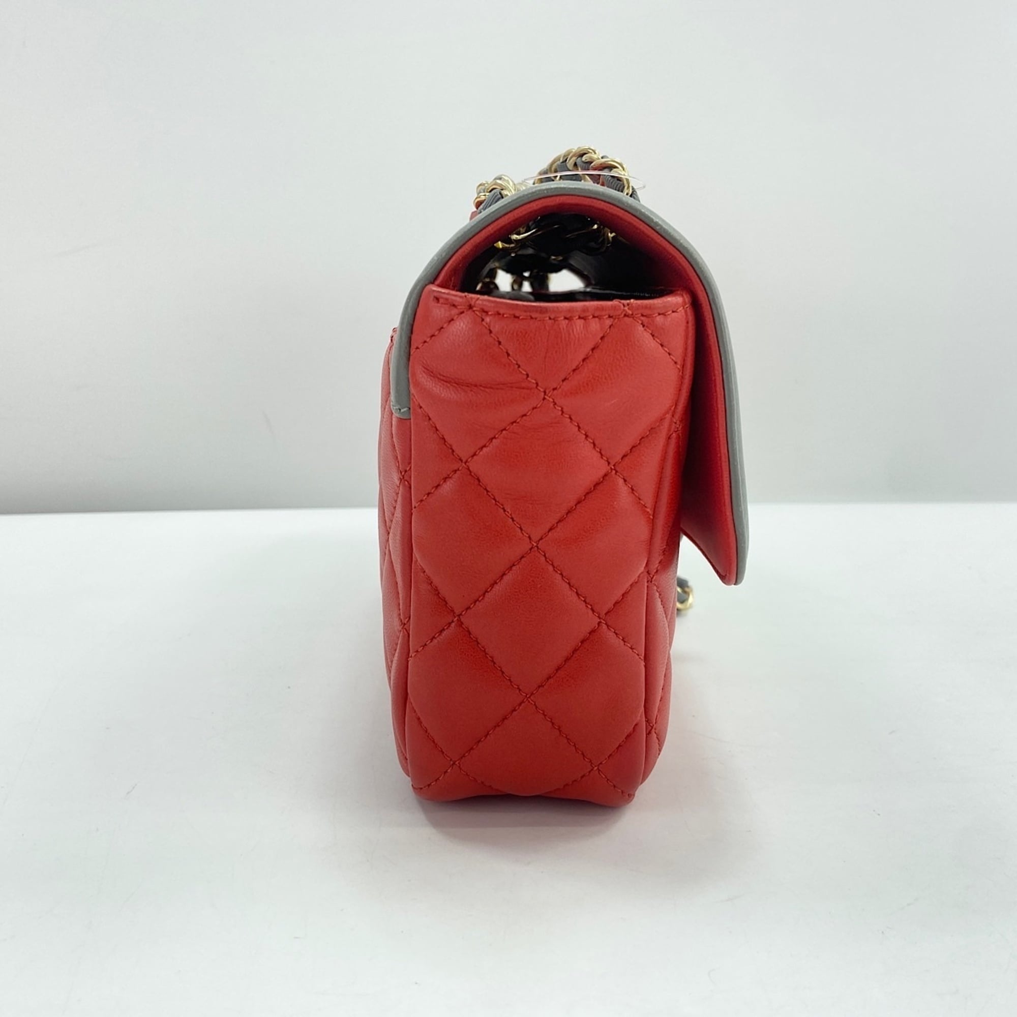 Chanel Red Color Shoulder Bag (Pre-Owned)