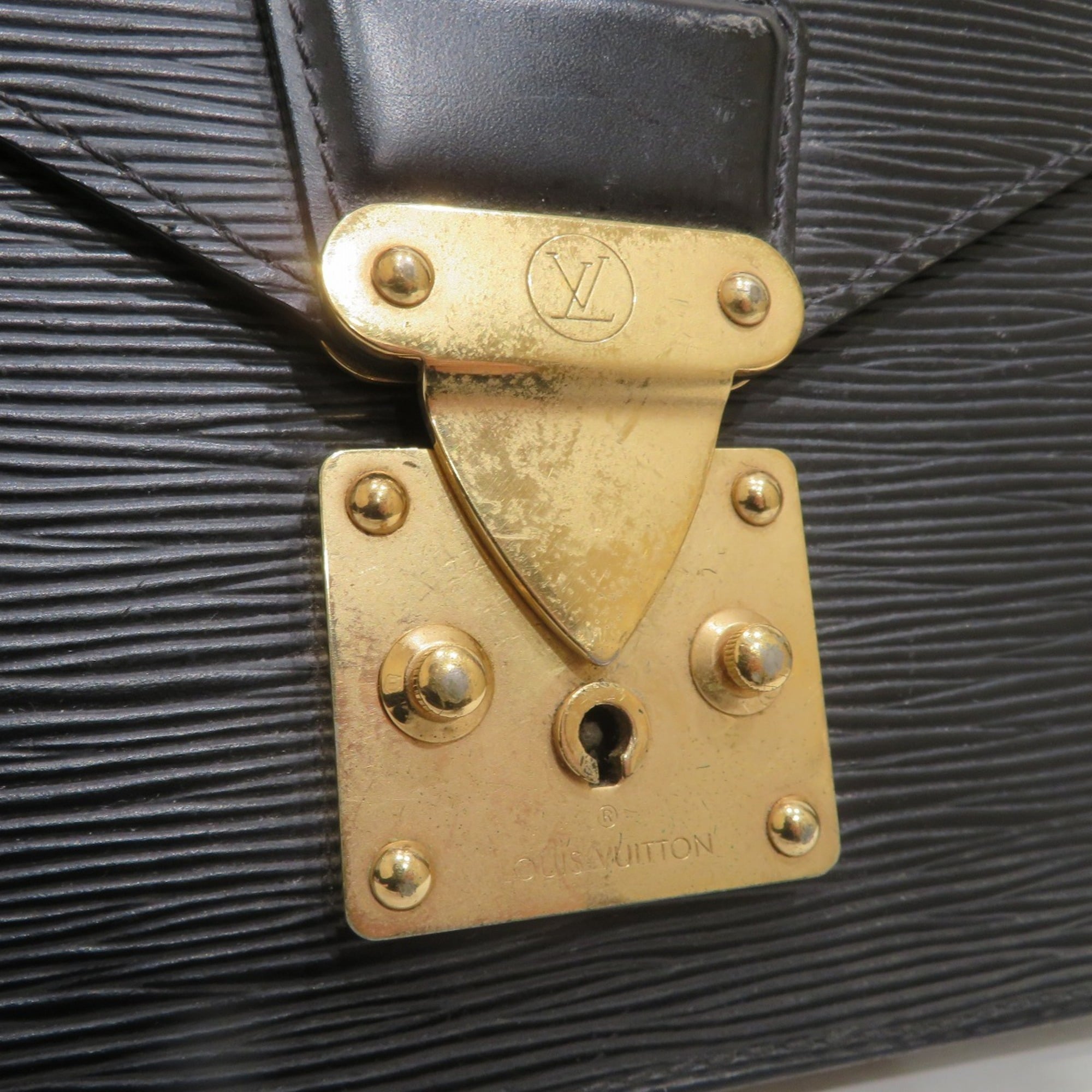 Louis Vuitton Black Epi Leather Clutch Bag (Pre-Owned)