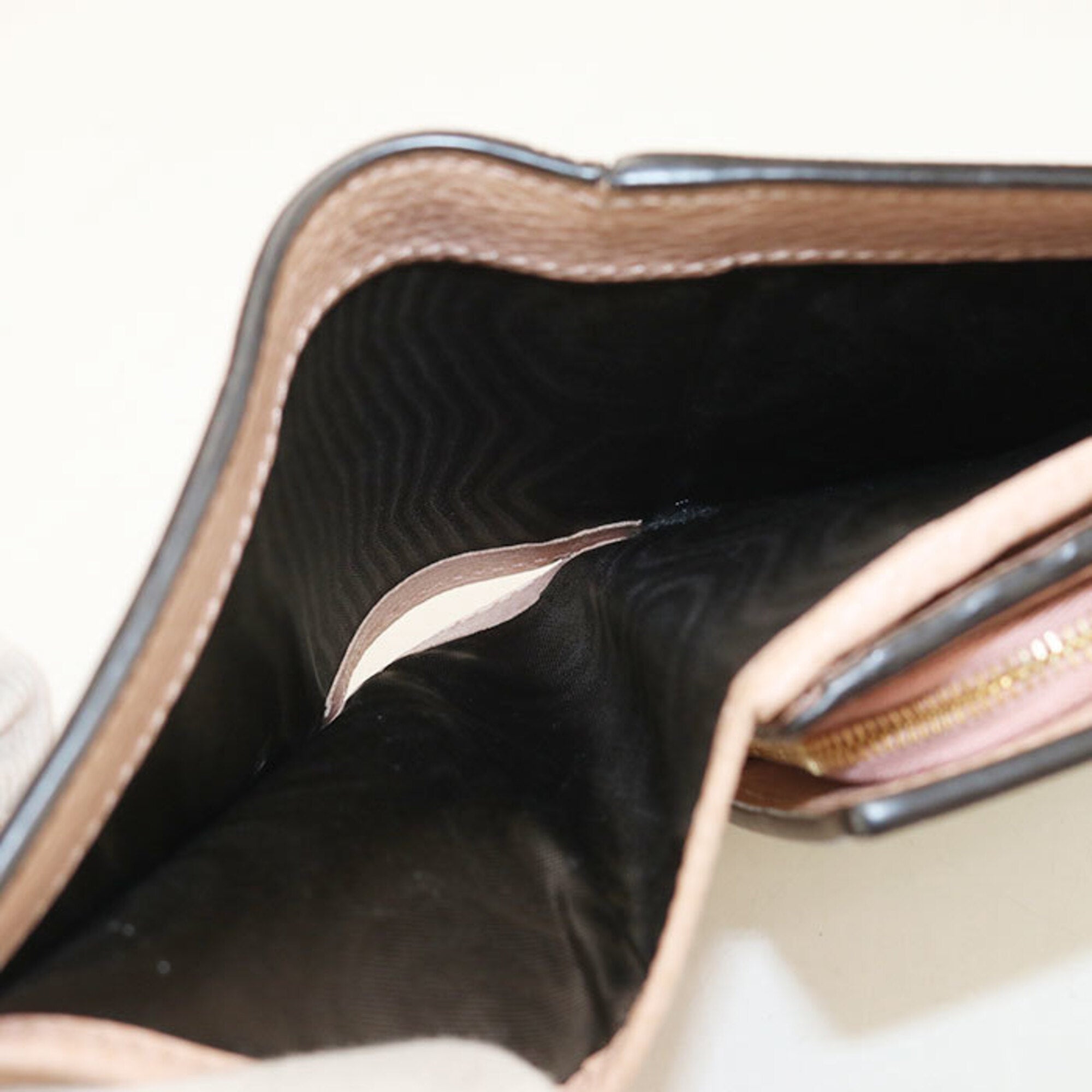 Gucci Pink Gg Supreme Wallet (Bi-Fold) (Pre-Owned)