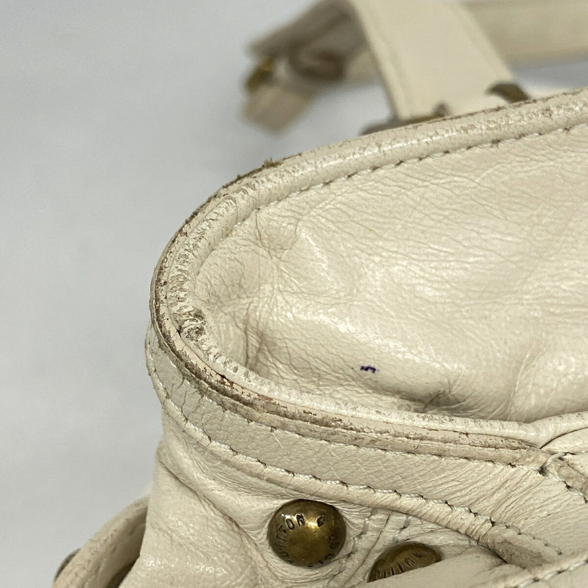 Louis Vuitton Ecru Handbag (Pre-Owned)