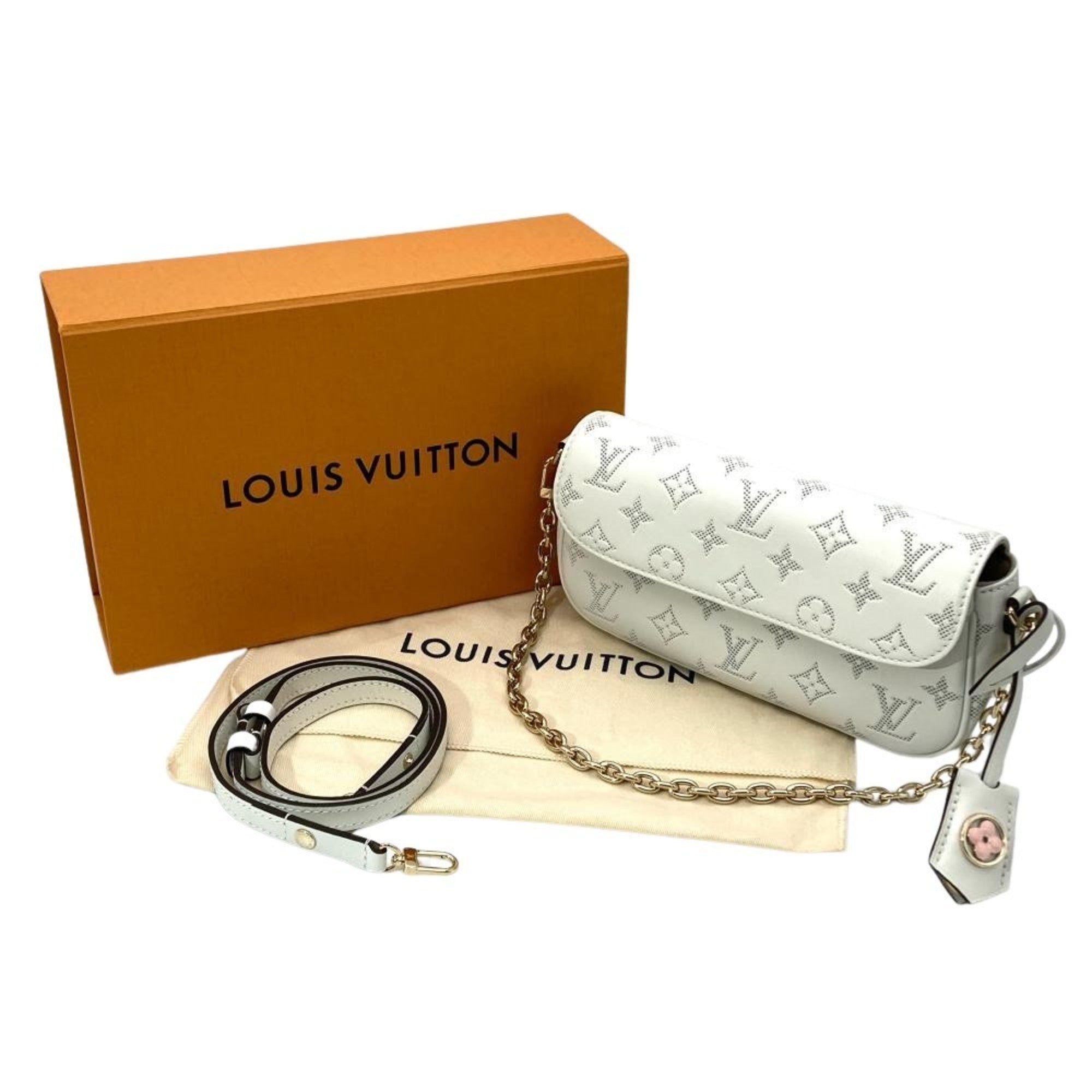 Louis Vuitton White Leather Shoulder Bag (Pre-Owned)