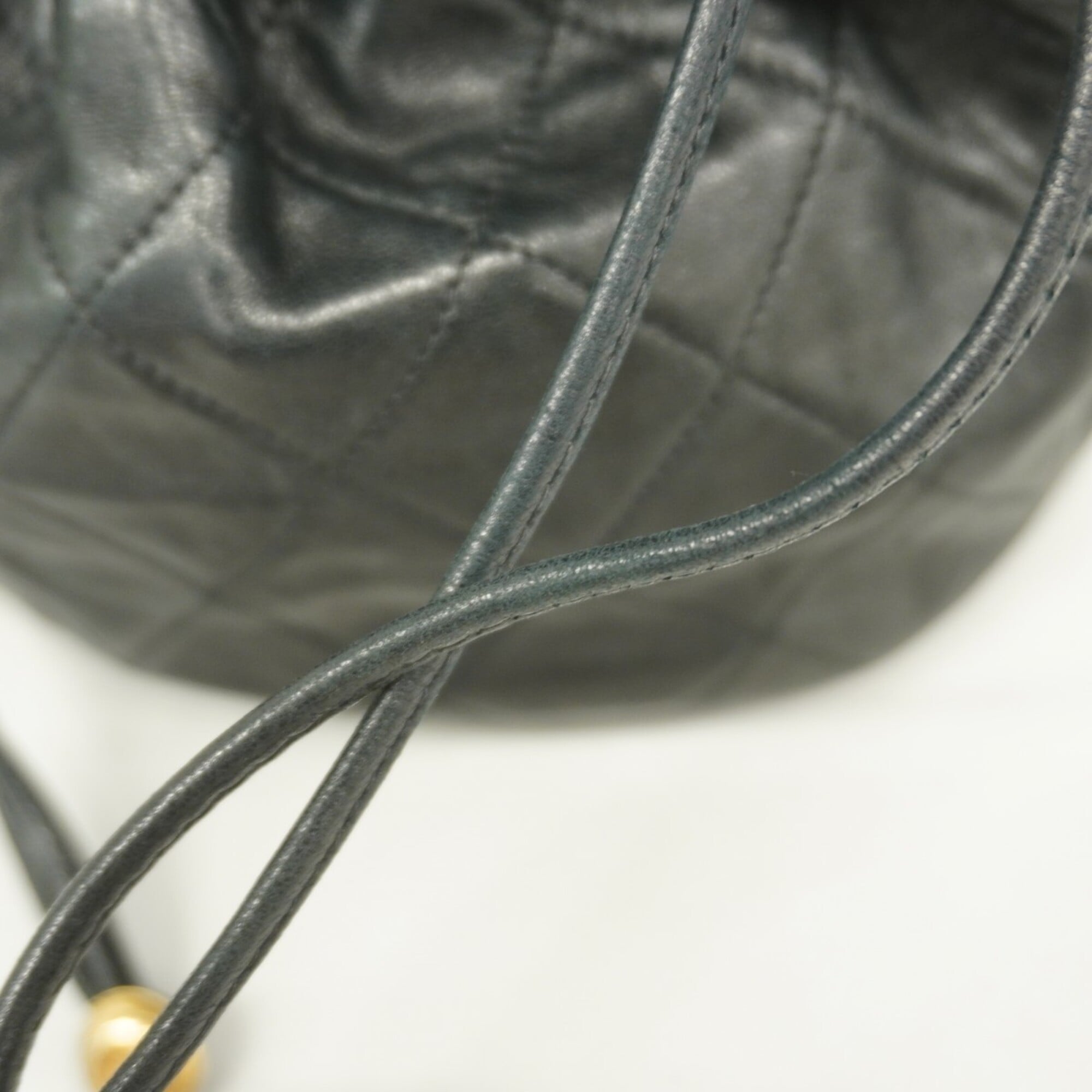 Chanel Black Leather Shoulder Bag (Pre-Owned)
