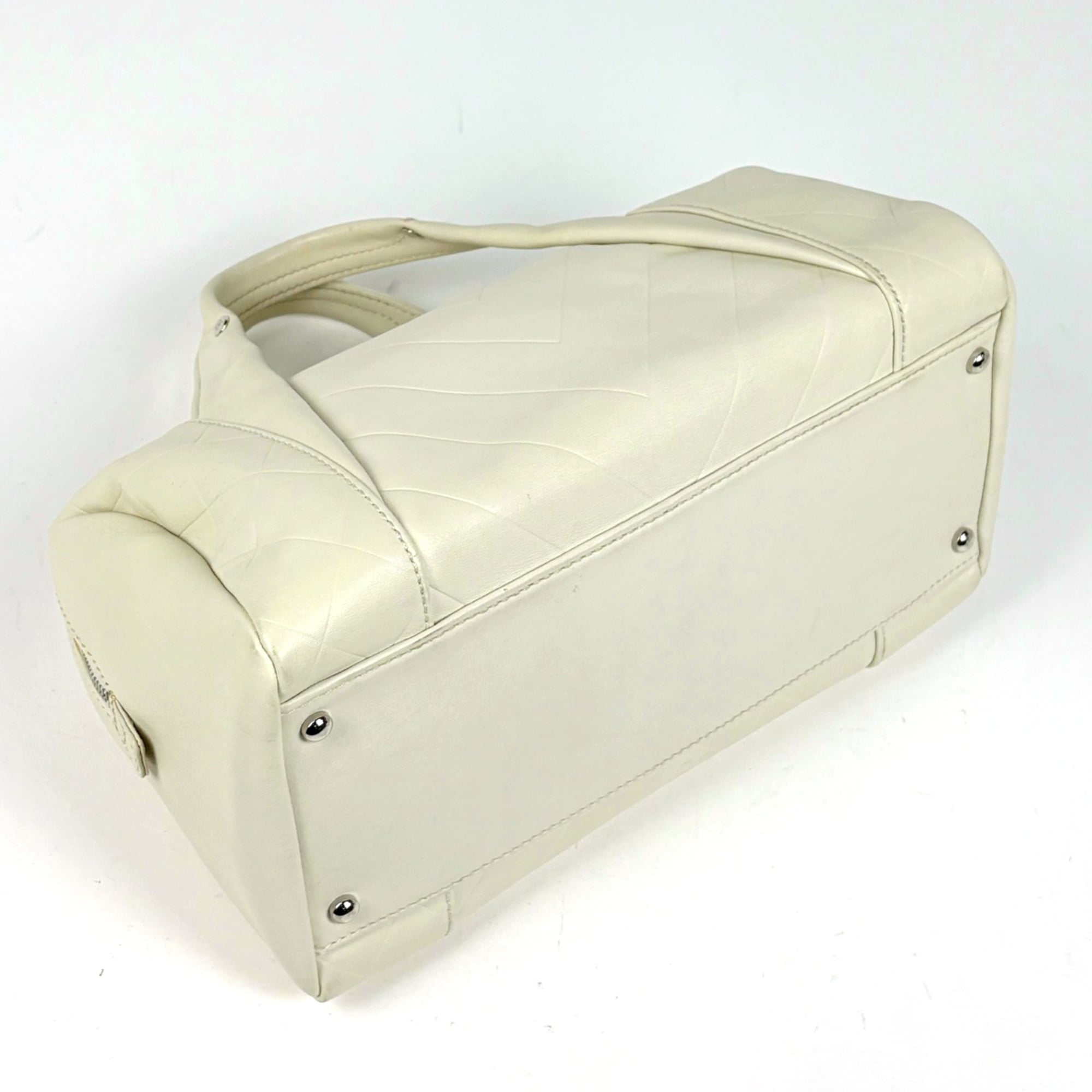 Chanel Ivory Leather Handbag (Pre-Owned)