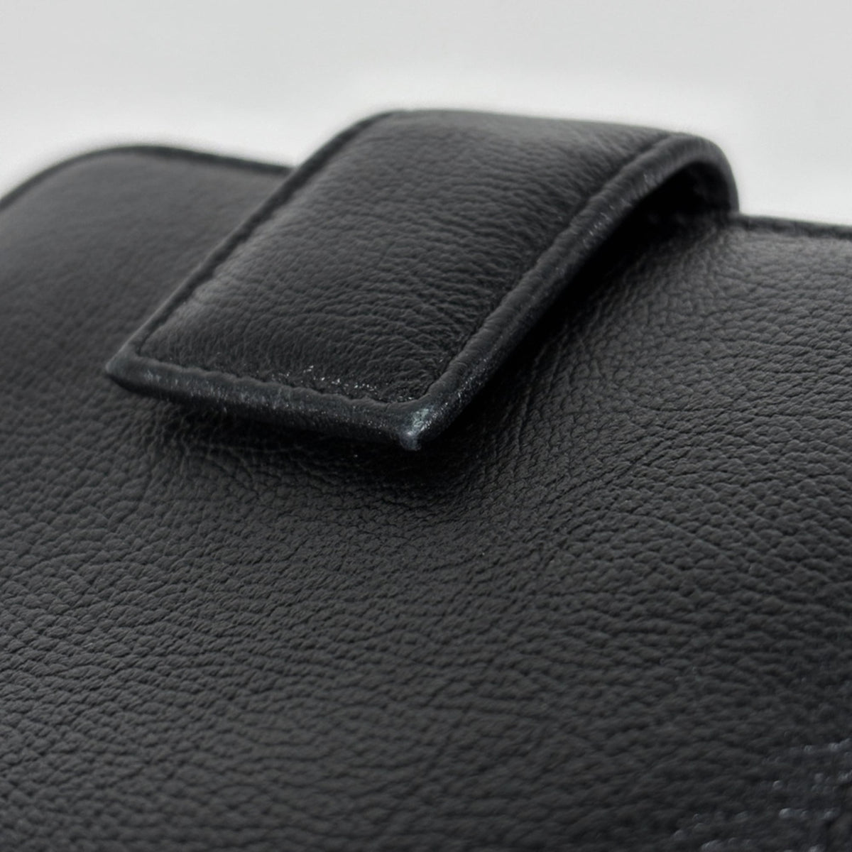Yves Saint Laurent Black Leather Wallet (Bi-Fold) (Pre-Owned)