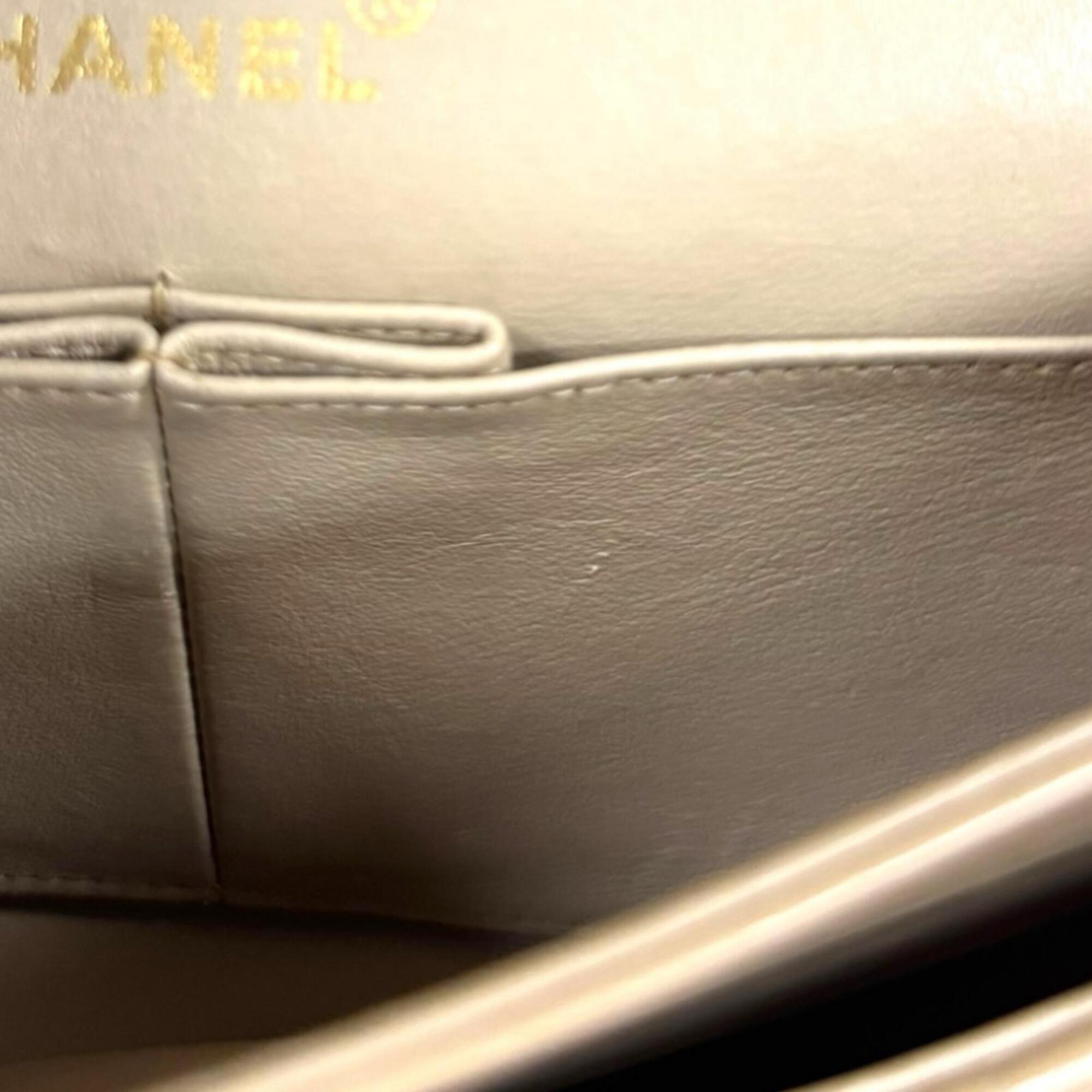 Chanel Beige Leather Shoulder Bag (Pre-Owned)