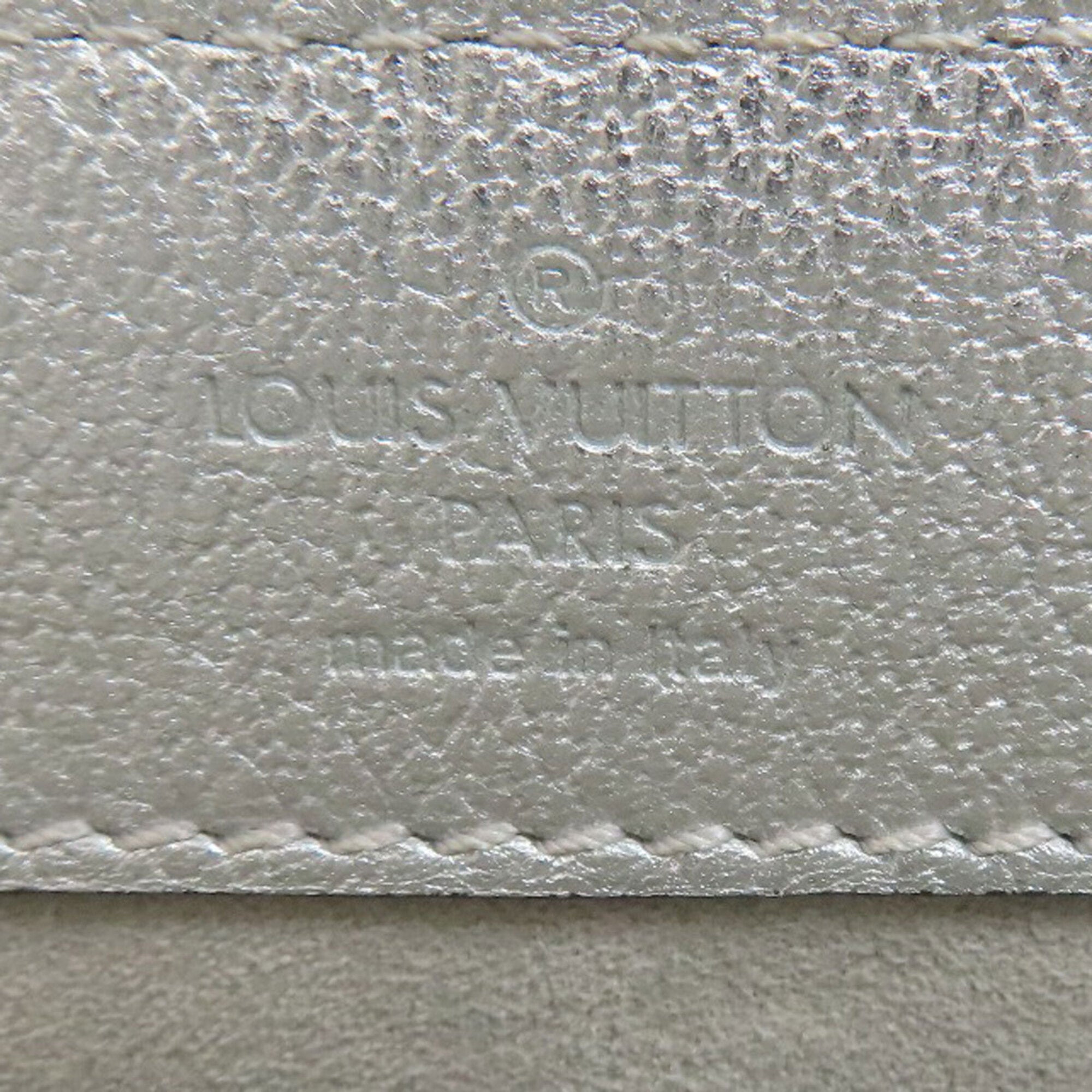 Louis Vuitton Silver Leather Shoulder Bag (Pre-Owned)