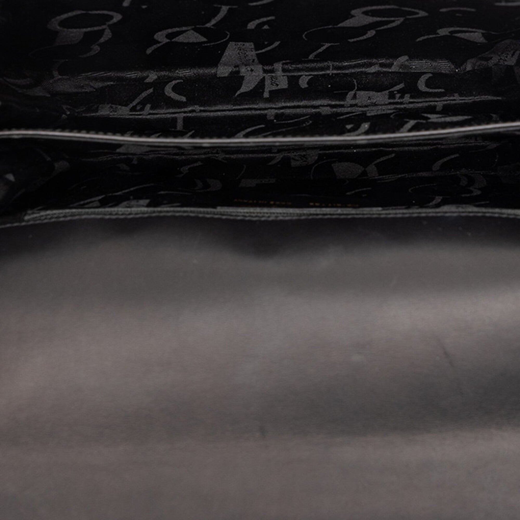 Salvatore Ferragamo Black Leather Shoulder Bag (Pre-Owned)