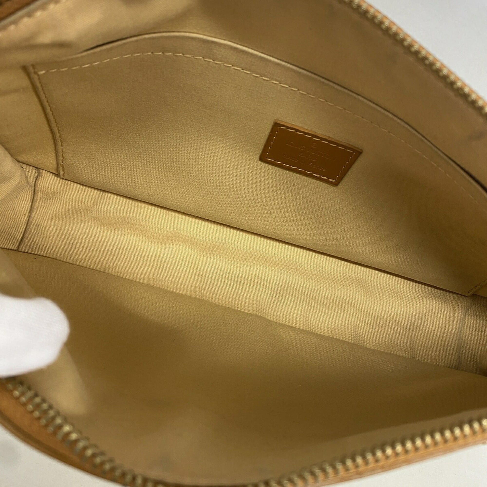 Louis Vuitton Beige Shoulder Bag (Pre-Owned)