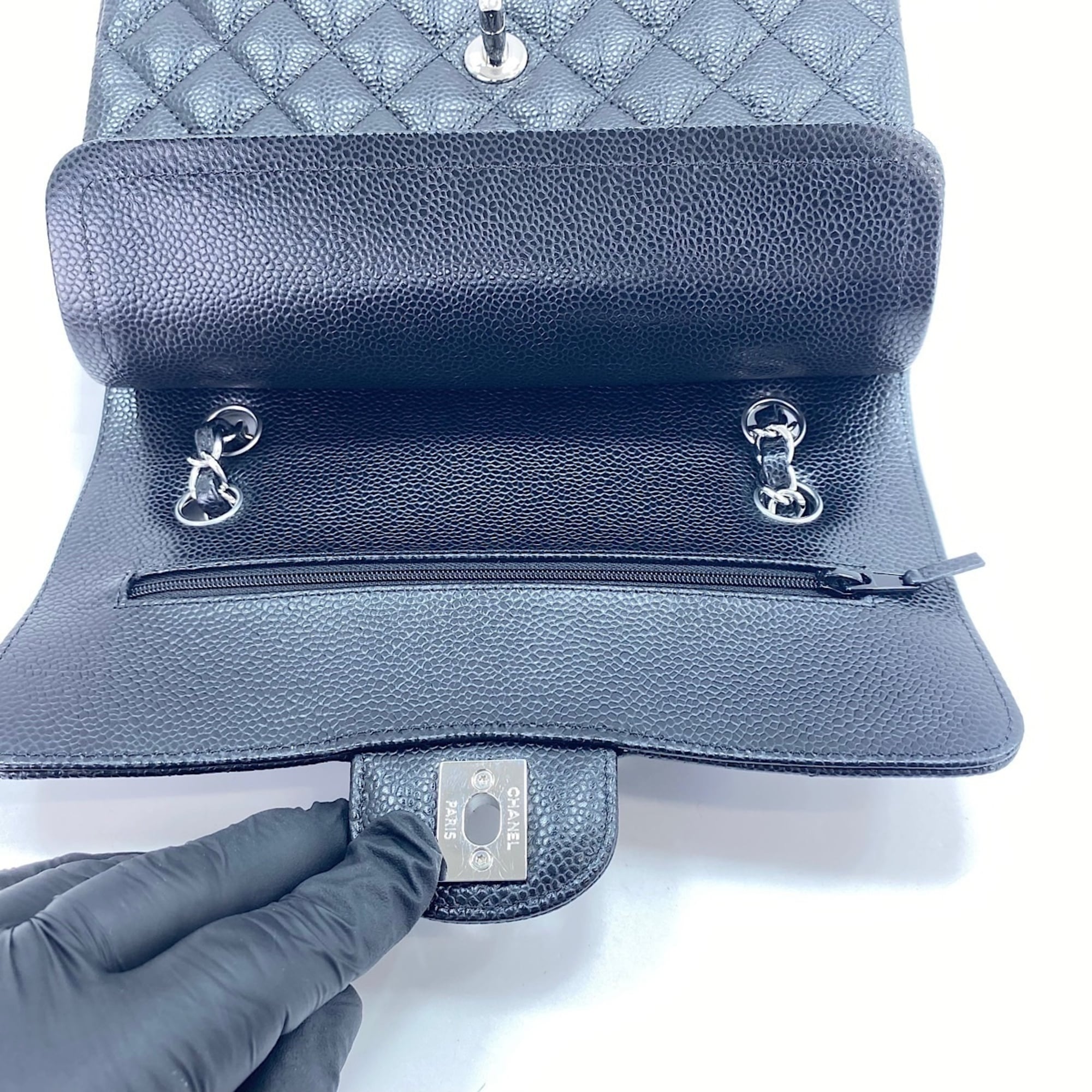 Chanel Matelasse Black Shoulder Bag (Pre-Owned)