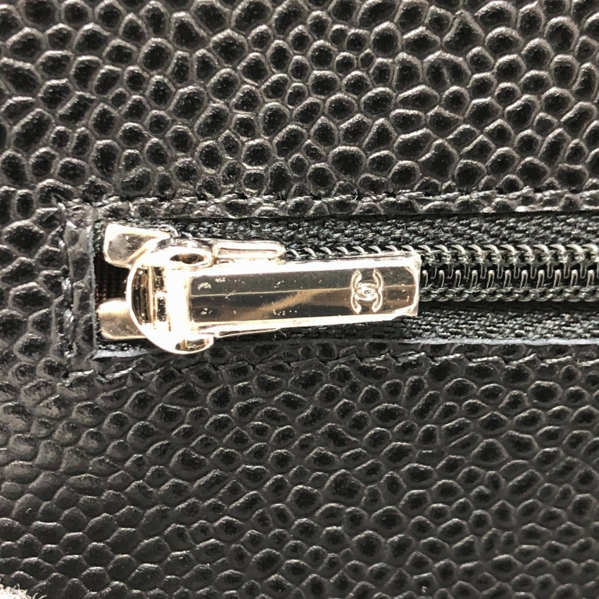 Chanel Black Caviar Leather Shoulder Bag (Pre-Owned)