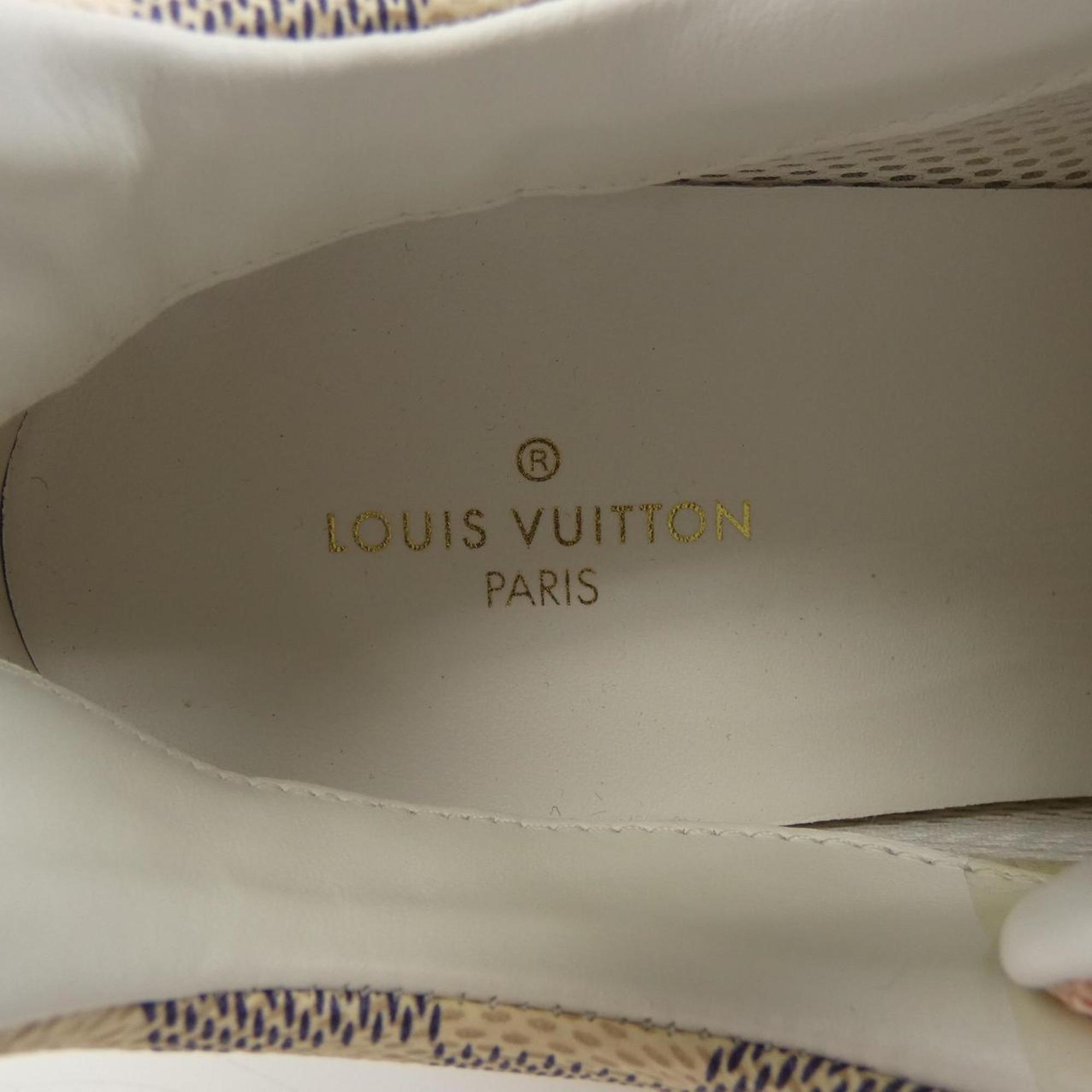 Louis Vuitton Pink Sneakers (Pre-Owned)