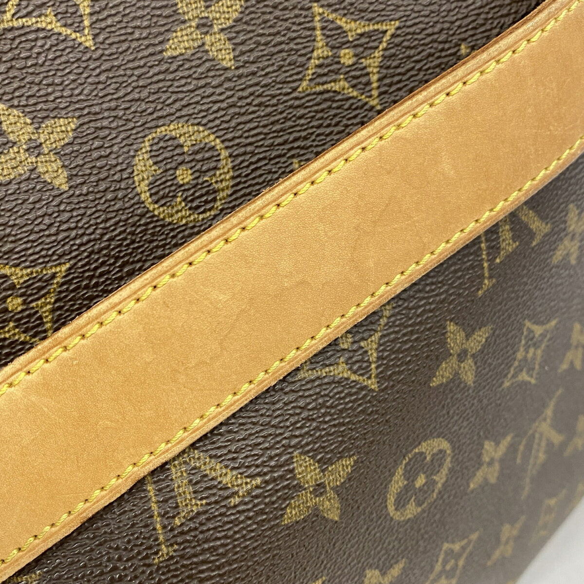 Louis Vuitton Brown Shoulder Bag (Pre-Owned)