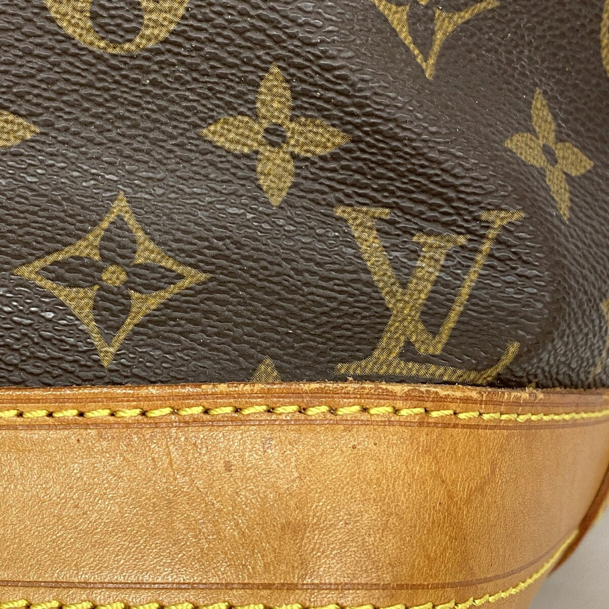 Louis Vuitton Brown Shoulder Bag (Pre-Owned)