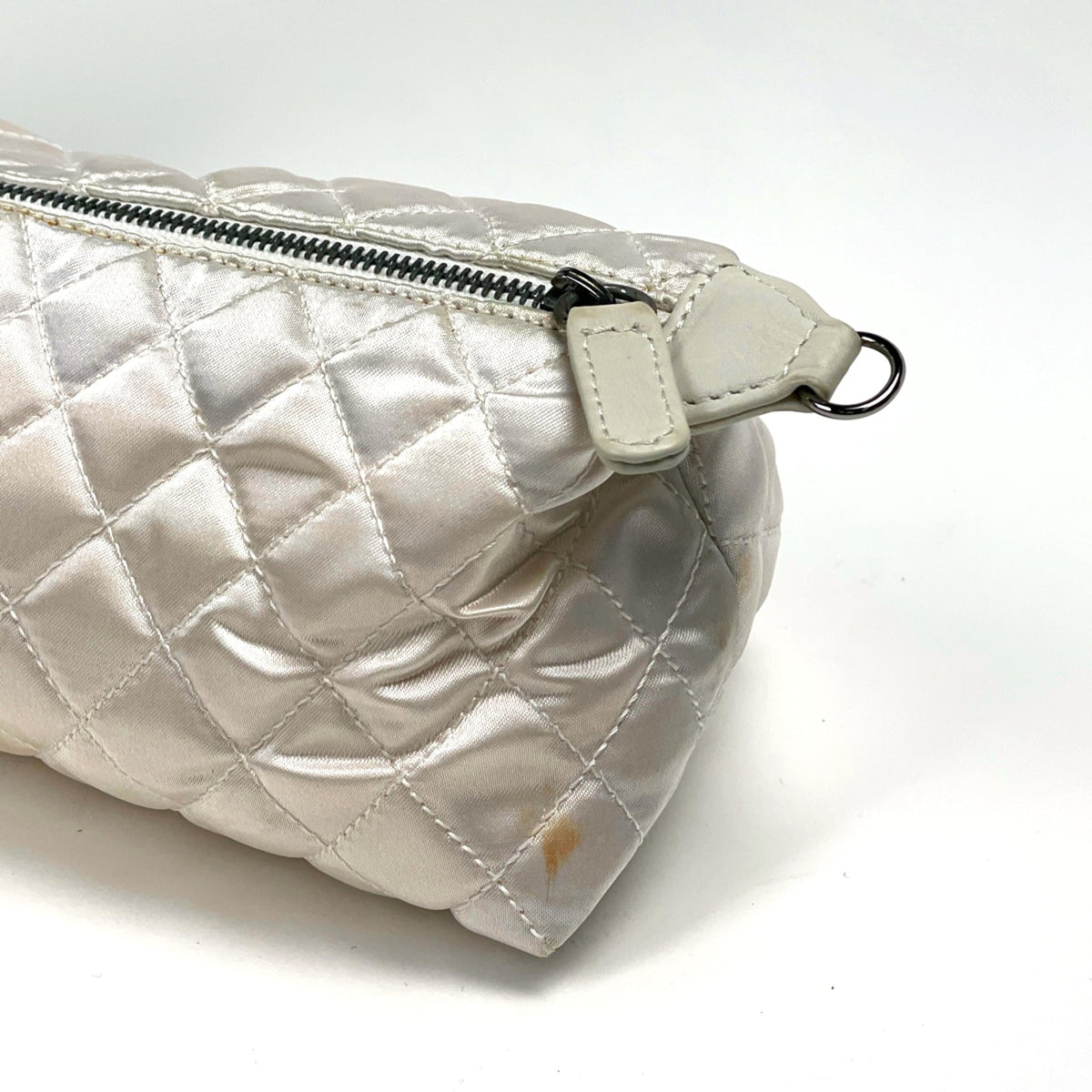 Chanel Ivory Leather Shoulder Bag (Pre-Owned)