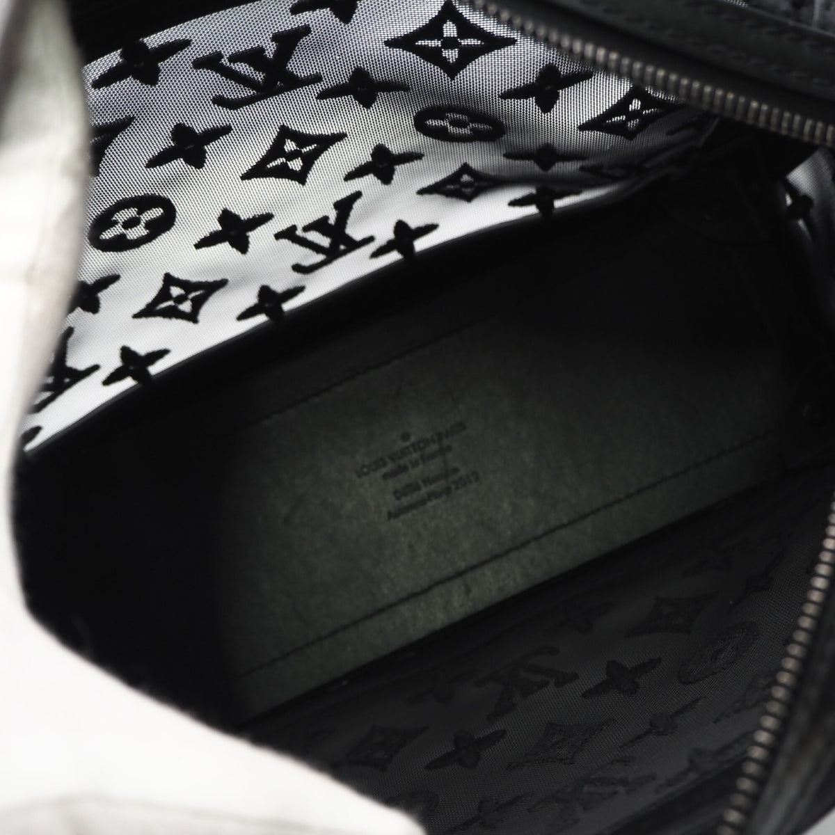 Louis Vuitton Black Mesh Leather Shoulder Bag (Pre-Owned)