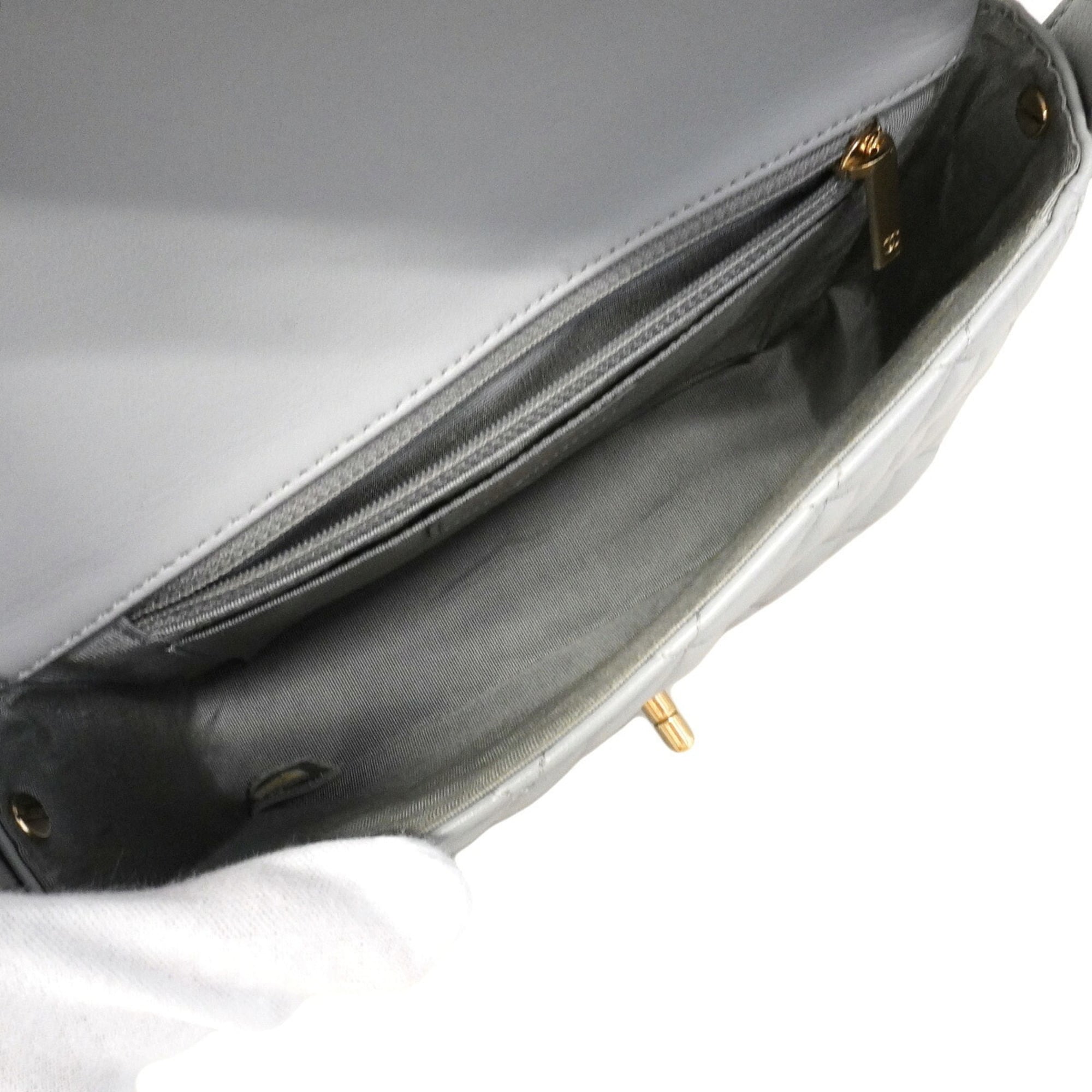 Chanel Gray Leather Shoulder Bag (Pre-Owned)