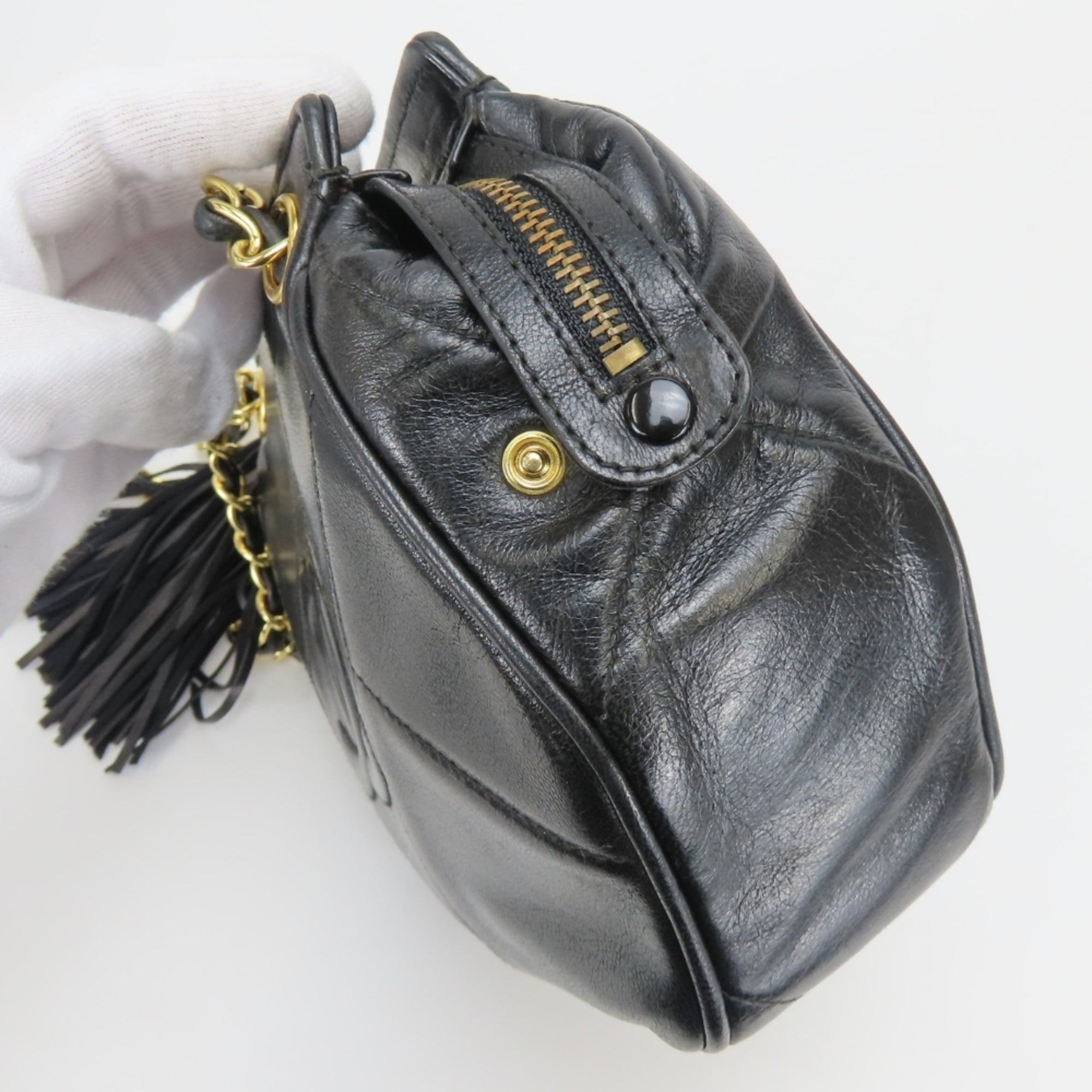 Chanel Black Leather Shoulder Bag (Pre-Owned)